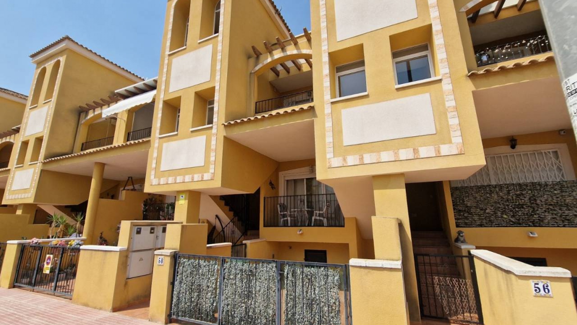 Resale - Apartment - Daya Nueva