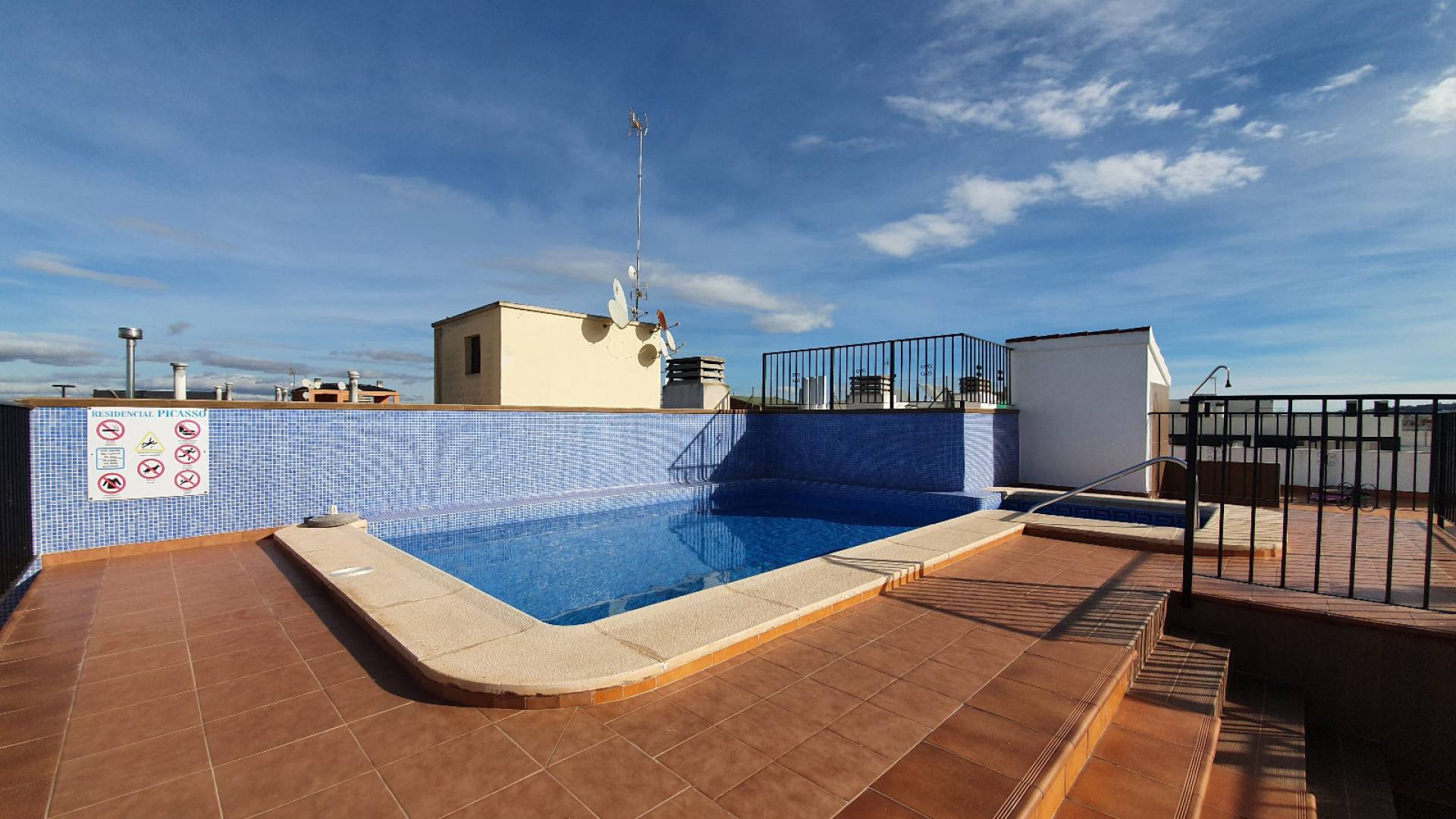 Resale - Apartment - Formentera del Segura - edificio picasso