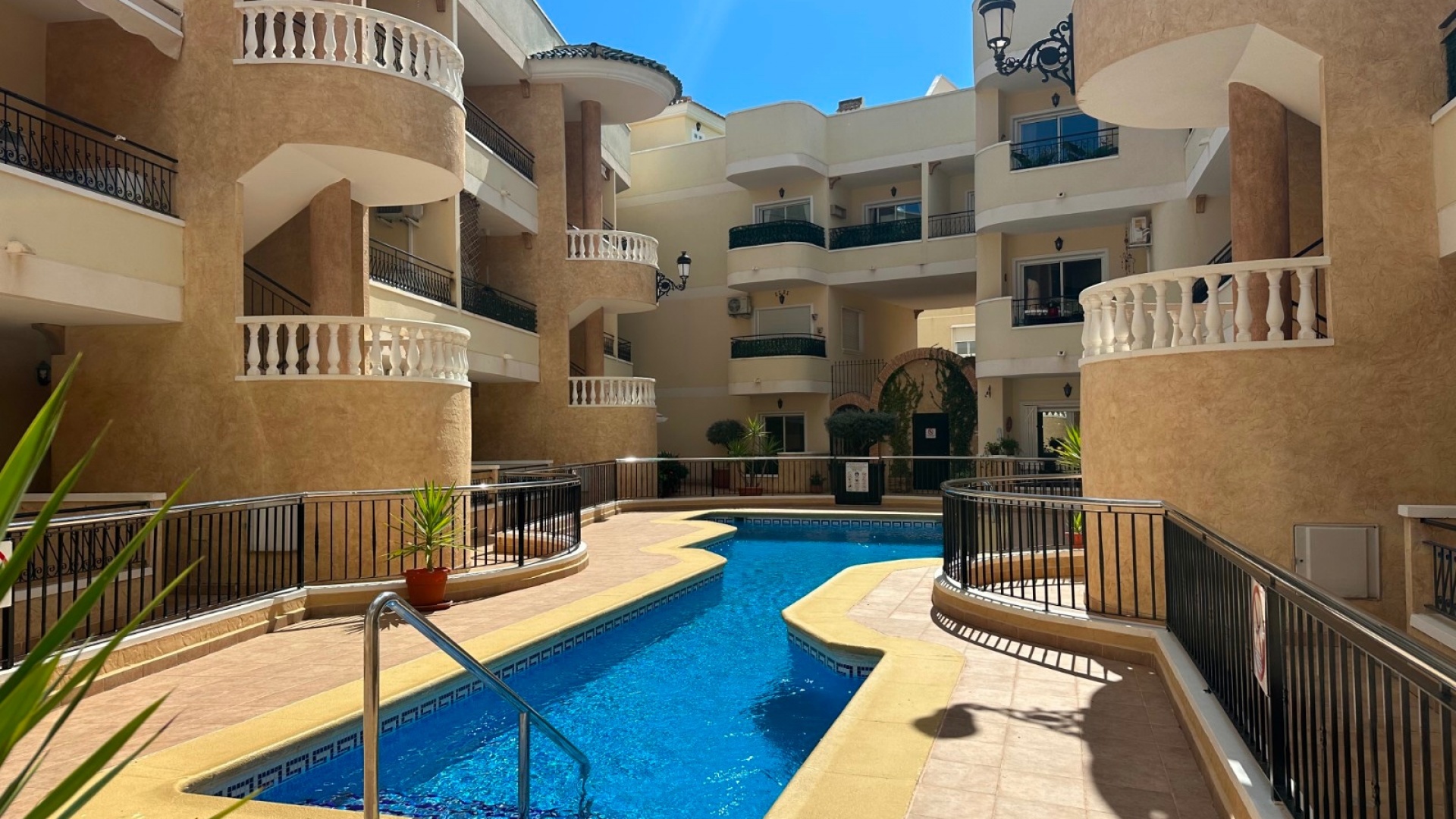 Resale - Apartment - Jacarilla - pueblo