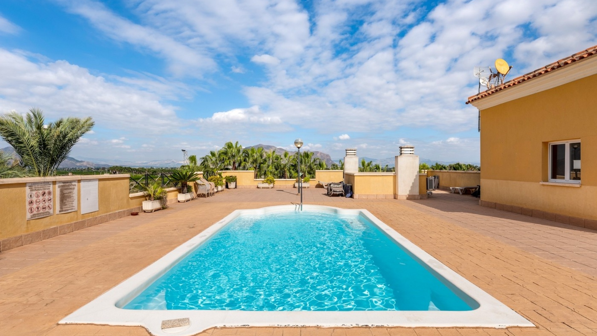 Resale - Apartment - Jacarilla