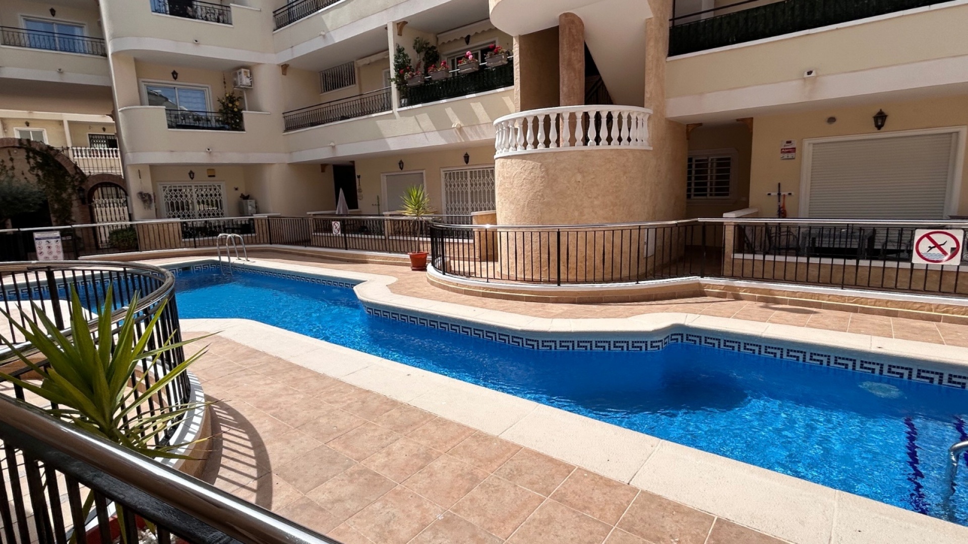 Resale - Apartment - Jacarilla