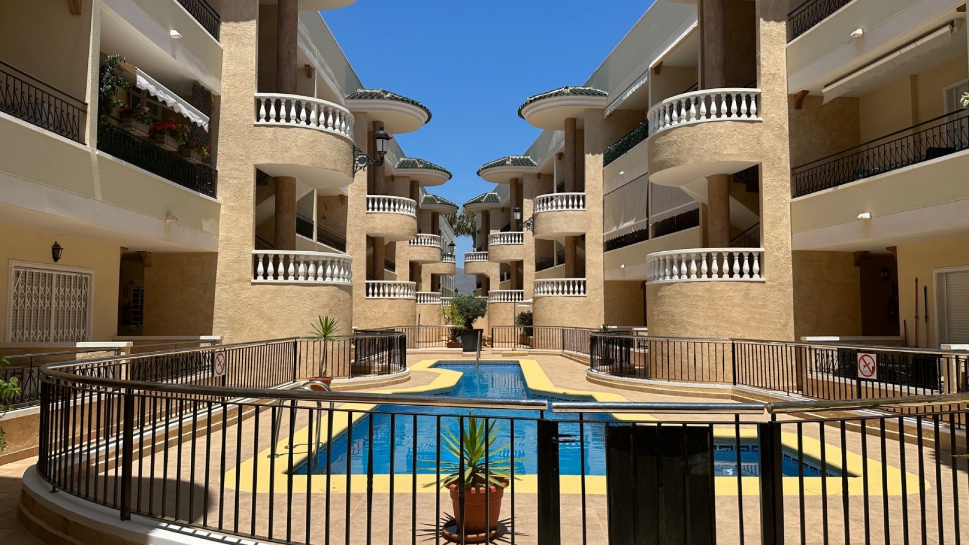 Resale - Apartment - Jacarilla