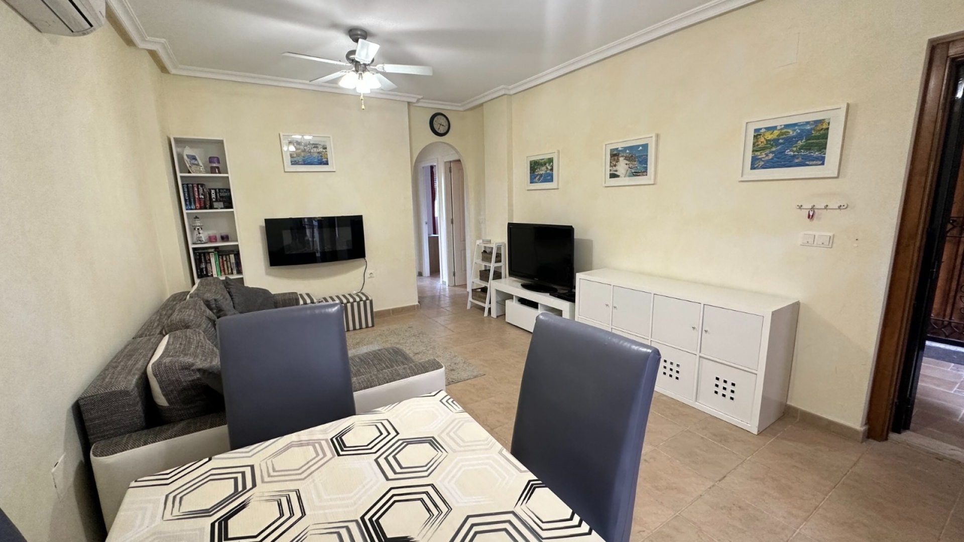 Resale - Apartment - Jacarilla