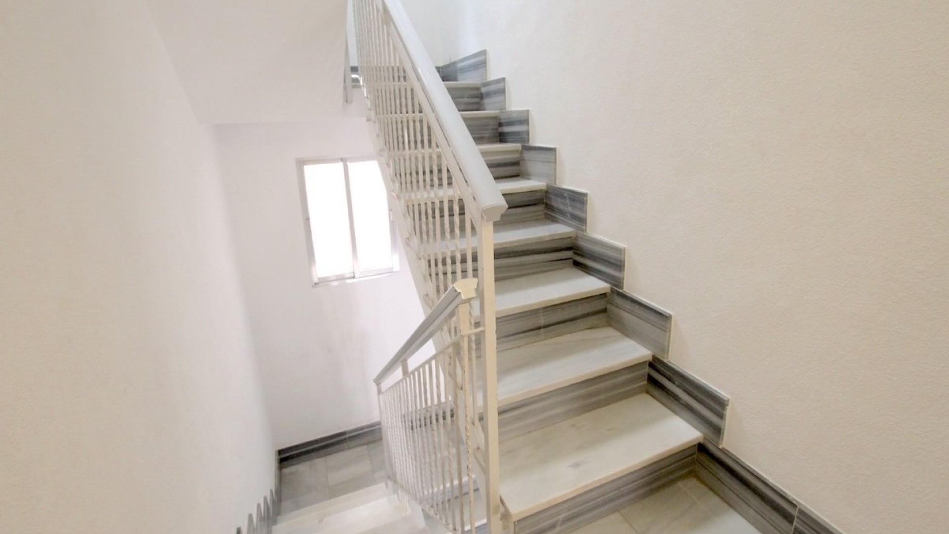 Resale - Apartment - La Mata