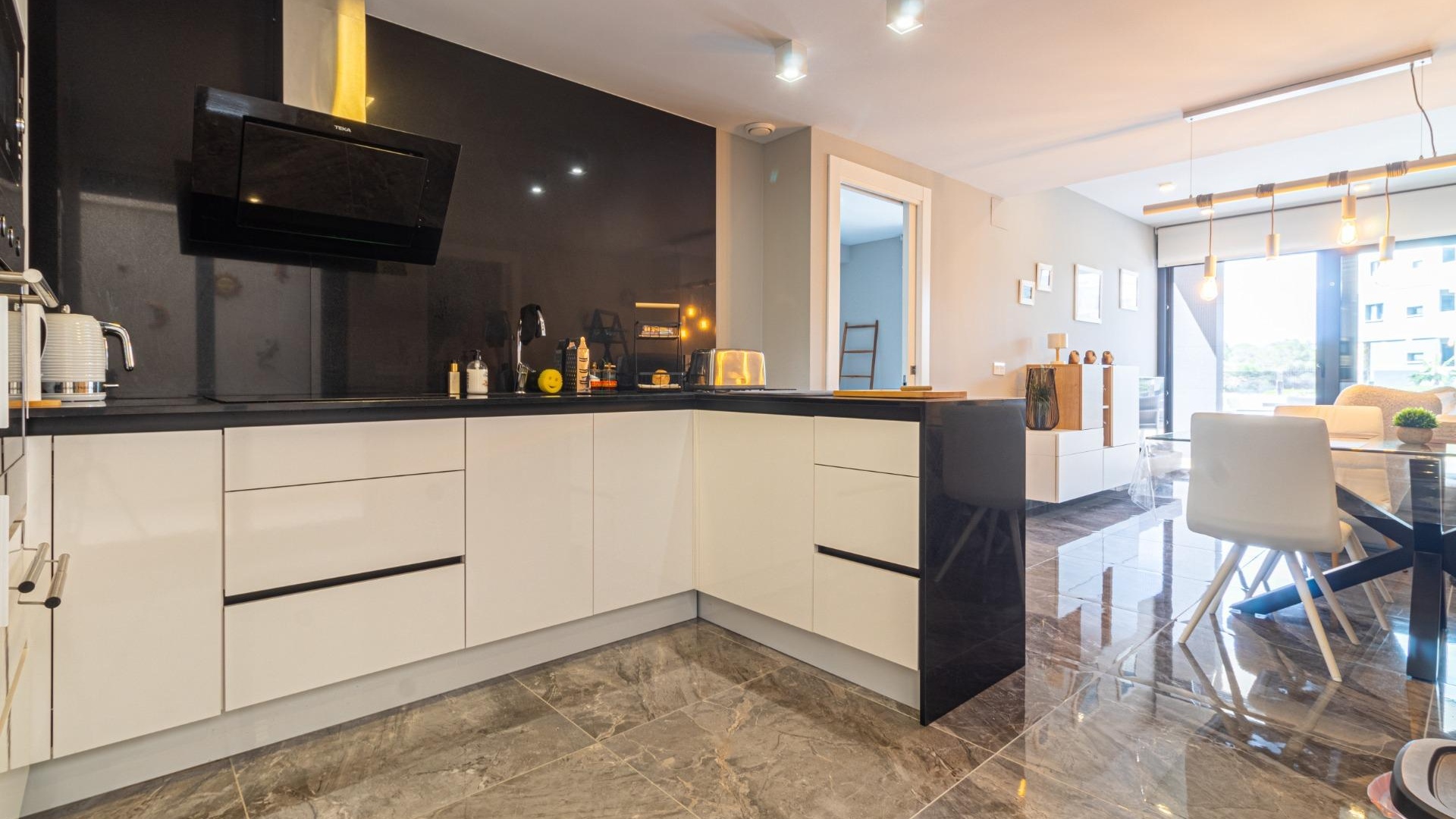 Resale - Apartment - Los Altos - Res. El Amanecer