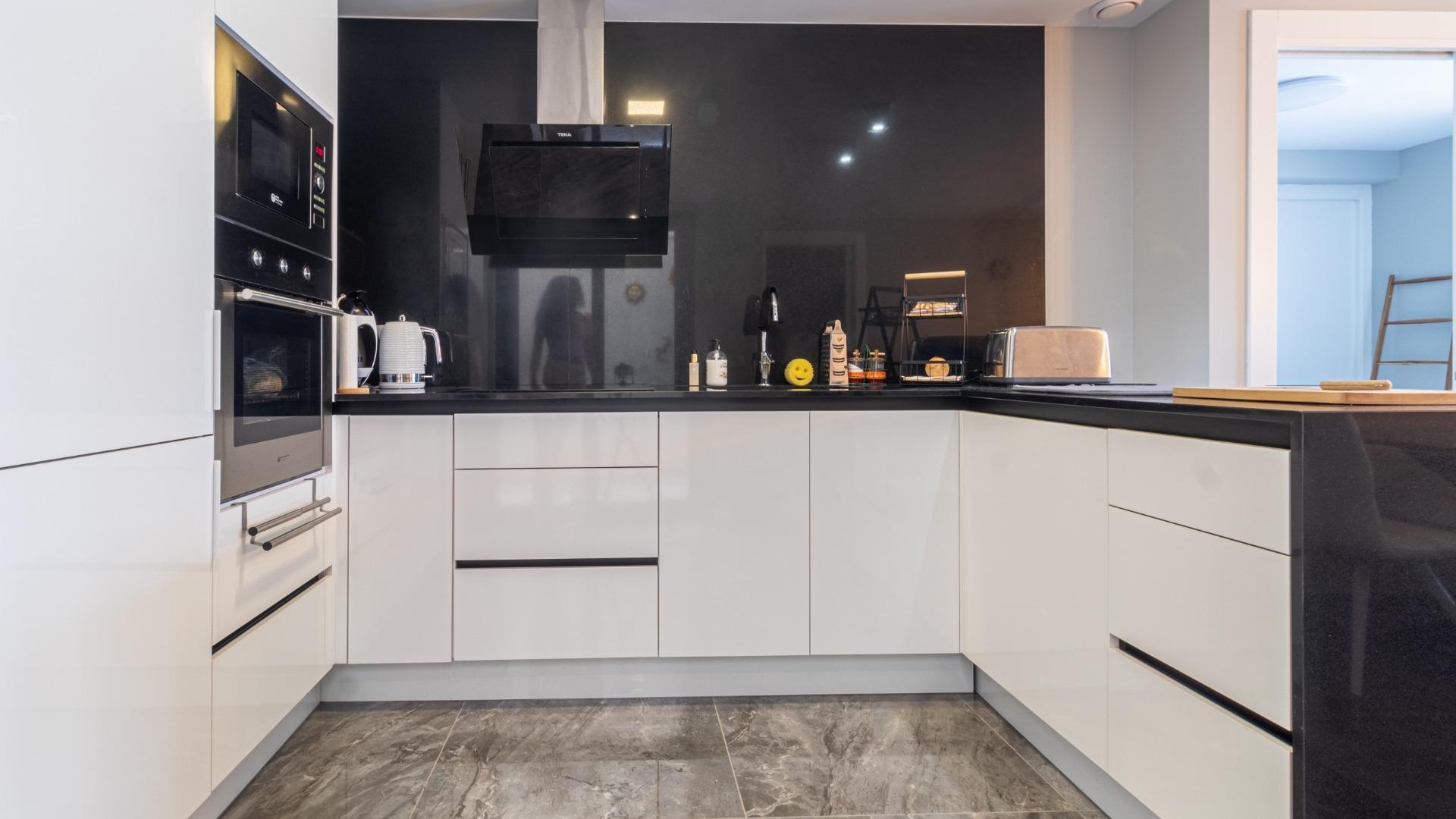 Resale - Apartment - Los Altos - Res. El Amanecer