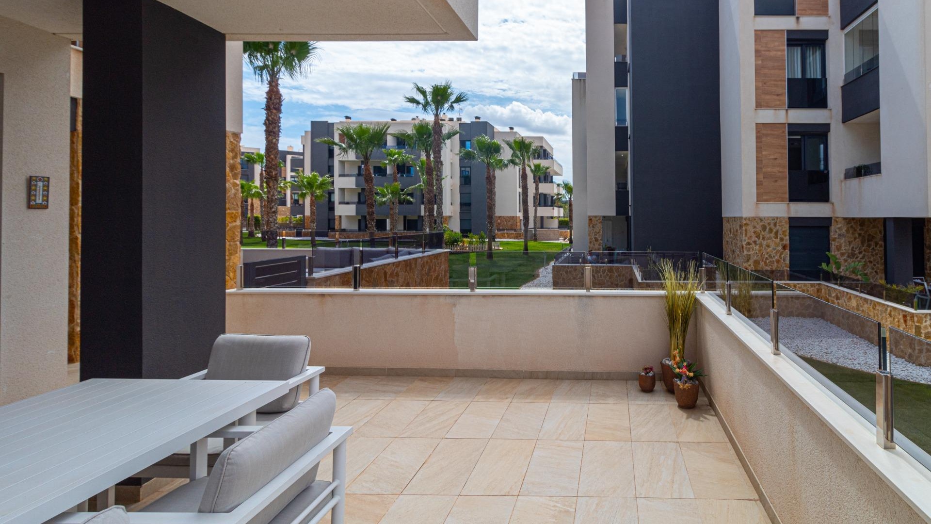 Resale - Apartment - Los Altos - Res. El Amanecer