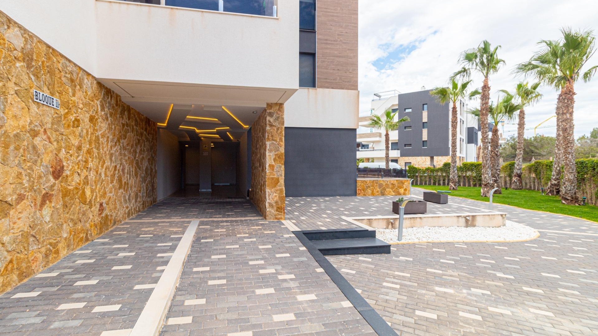 Resale - Apartment - Los Altos - Res. El Amanecer