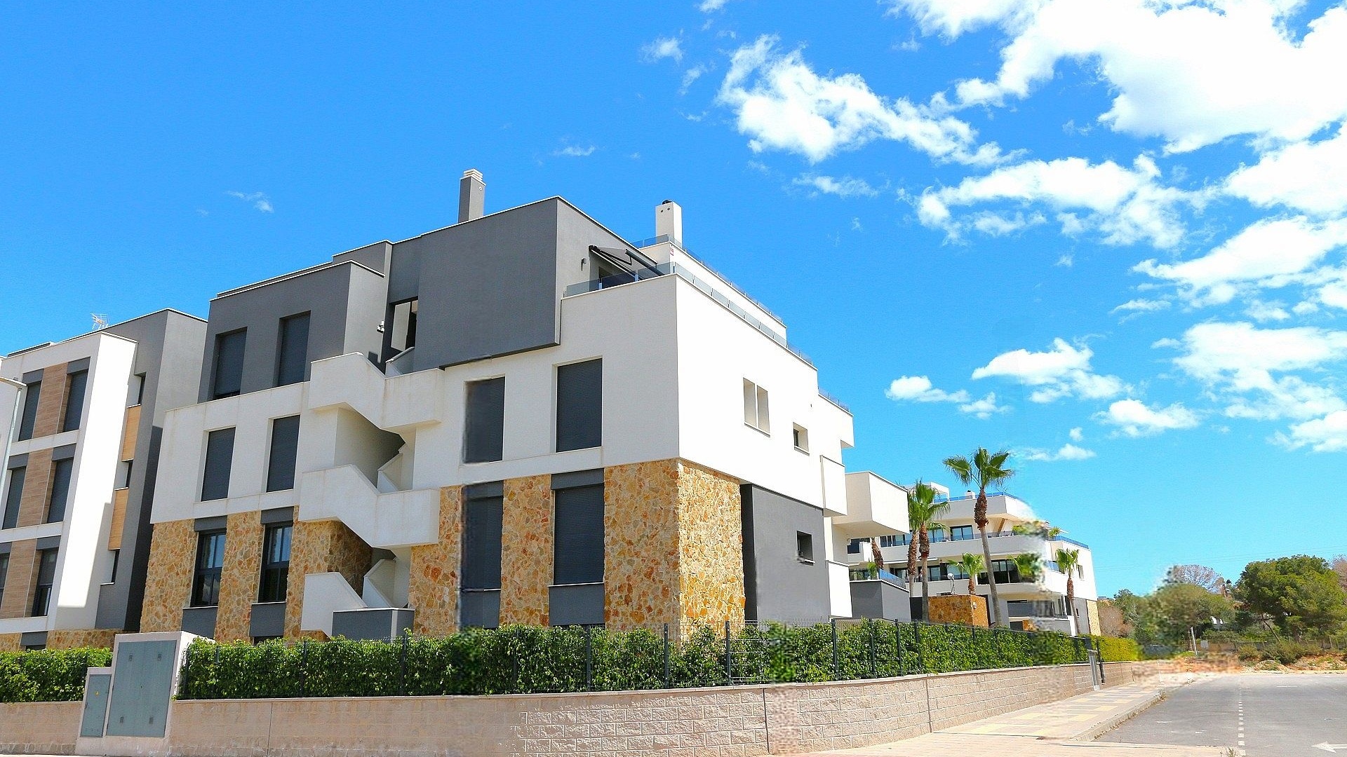 Resale - Apartment - Los Altos - Res. El Amanecer