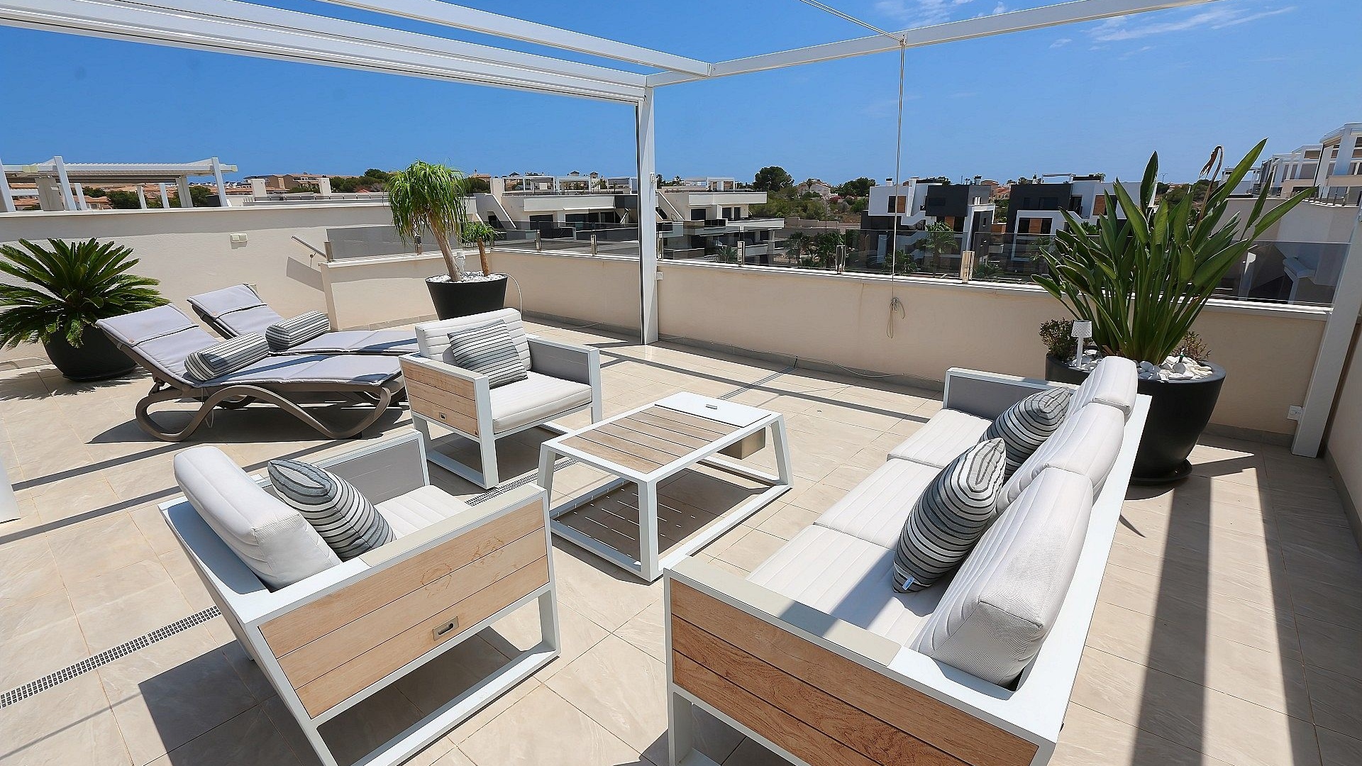 Resale - Apartment - Los Altos - Res. El Amanecer