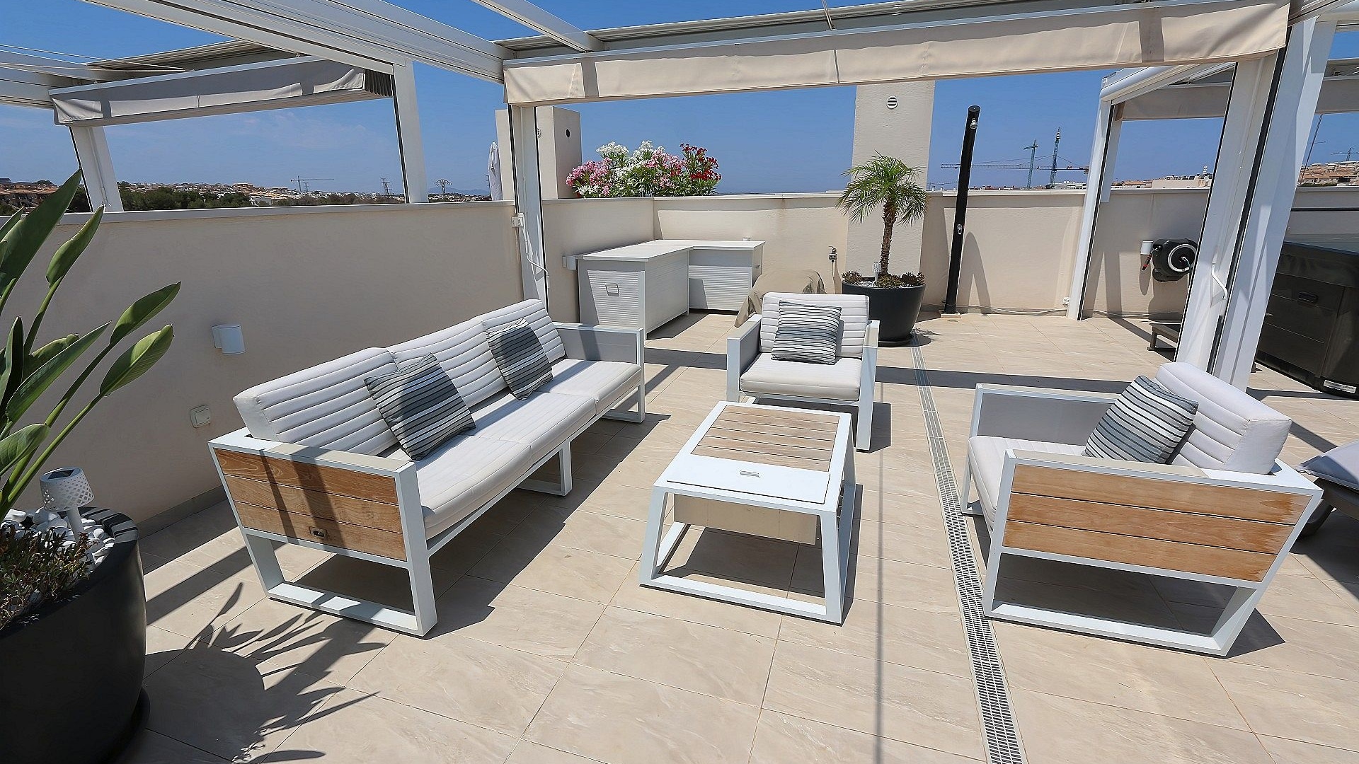 Resale - Apartment - Los Altos - Res. El Amanecer