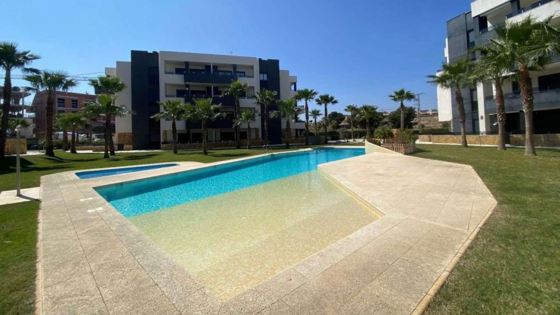 Resale - Apartment - Los Altos - Res. El Amanecer