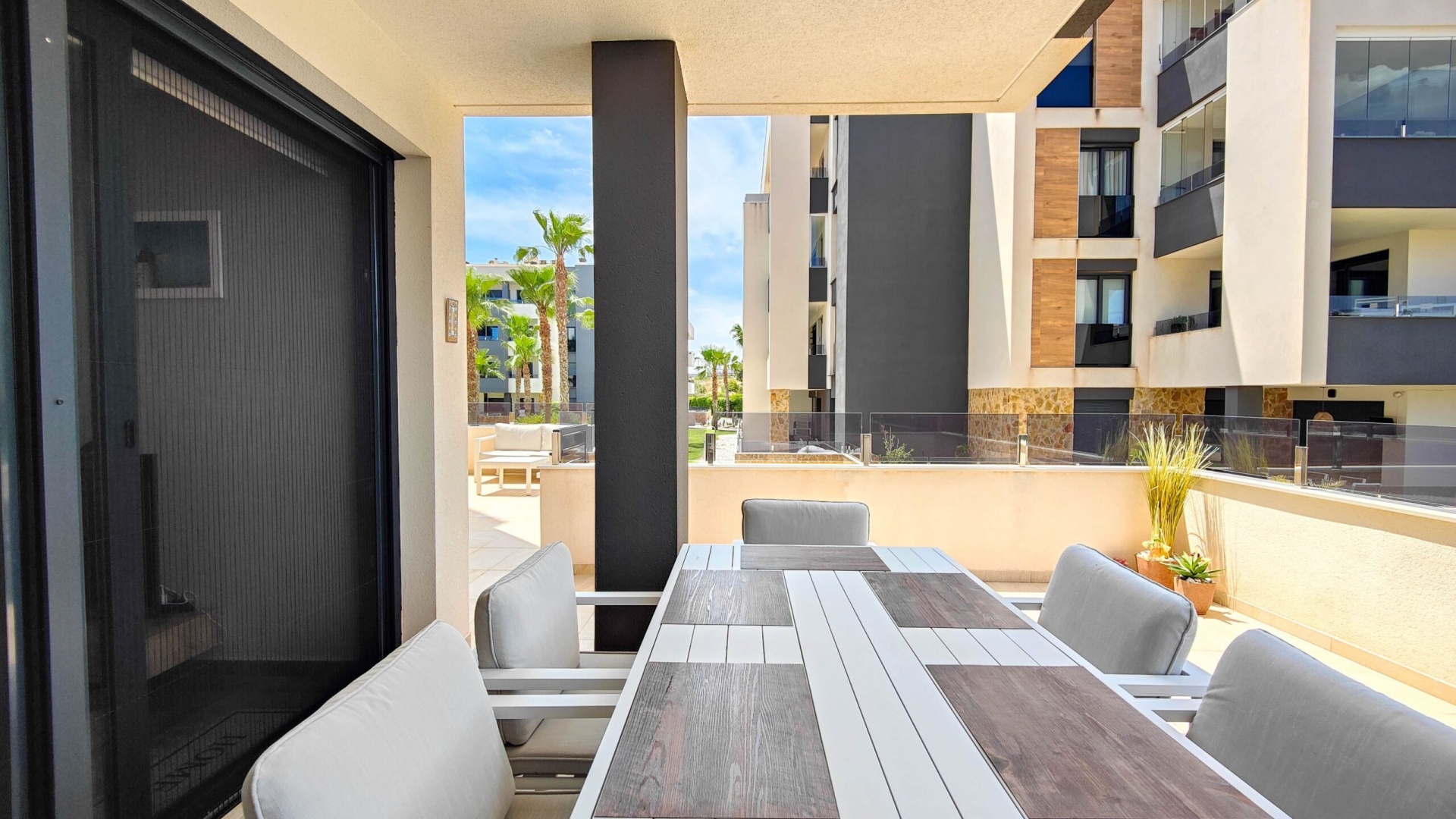 Resale - Apartment - Los Altos - Res. El Amanecer