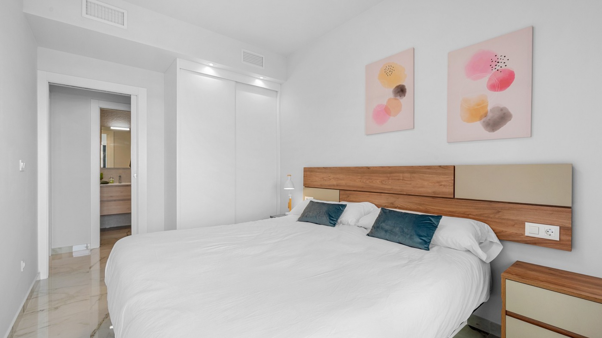 Resale - Apartment - Los Altos - Res. El Amanecer