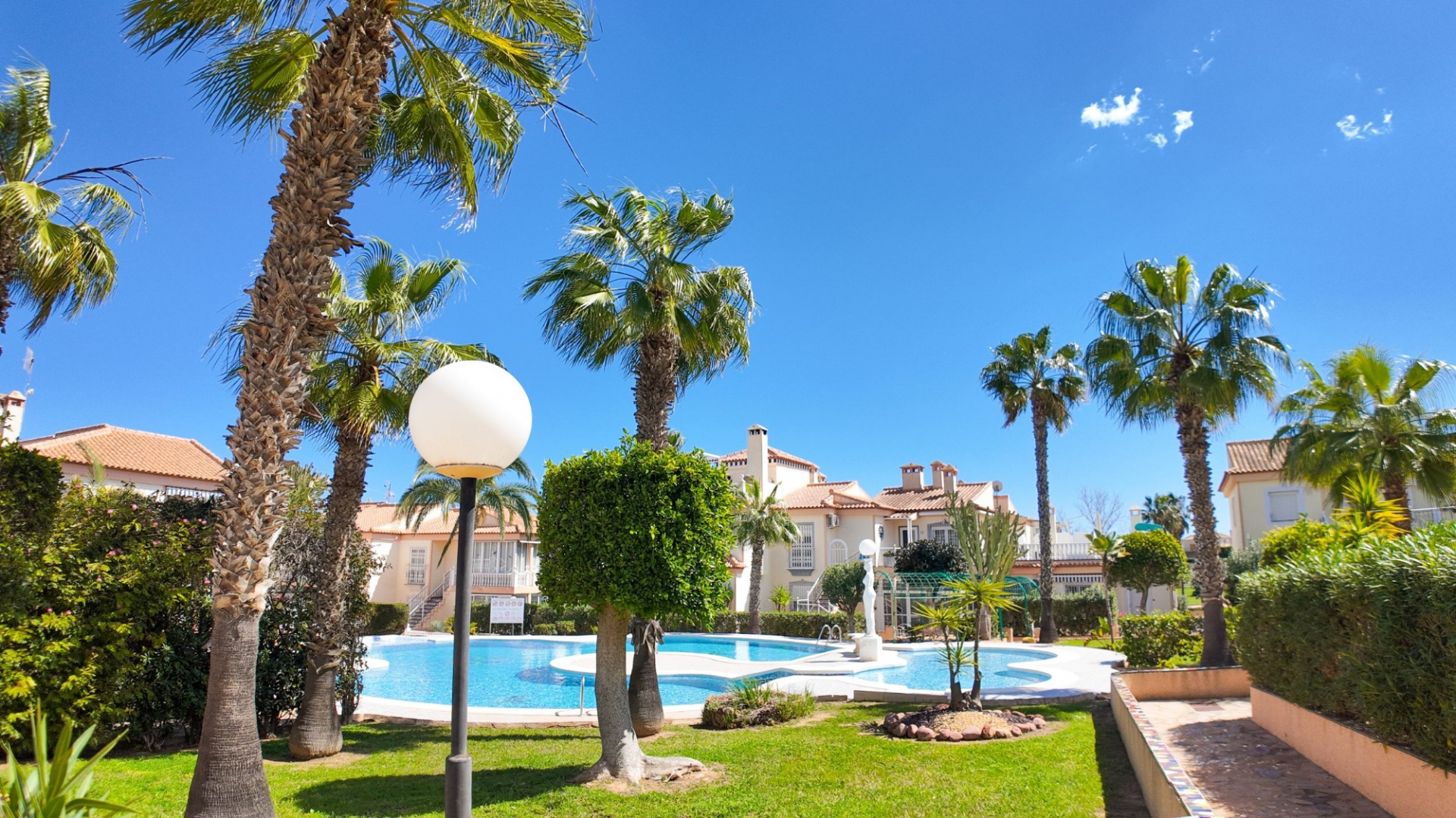 Resale - Apartment - Los Altos