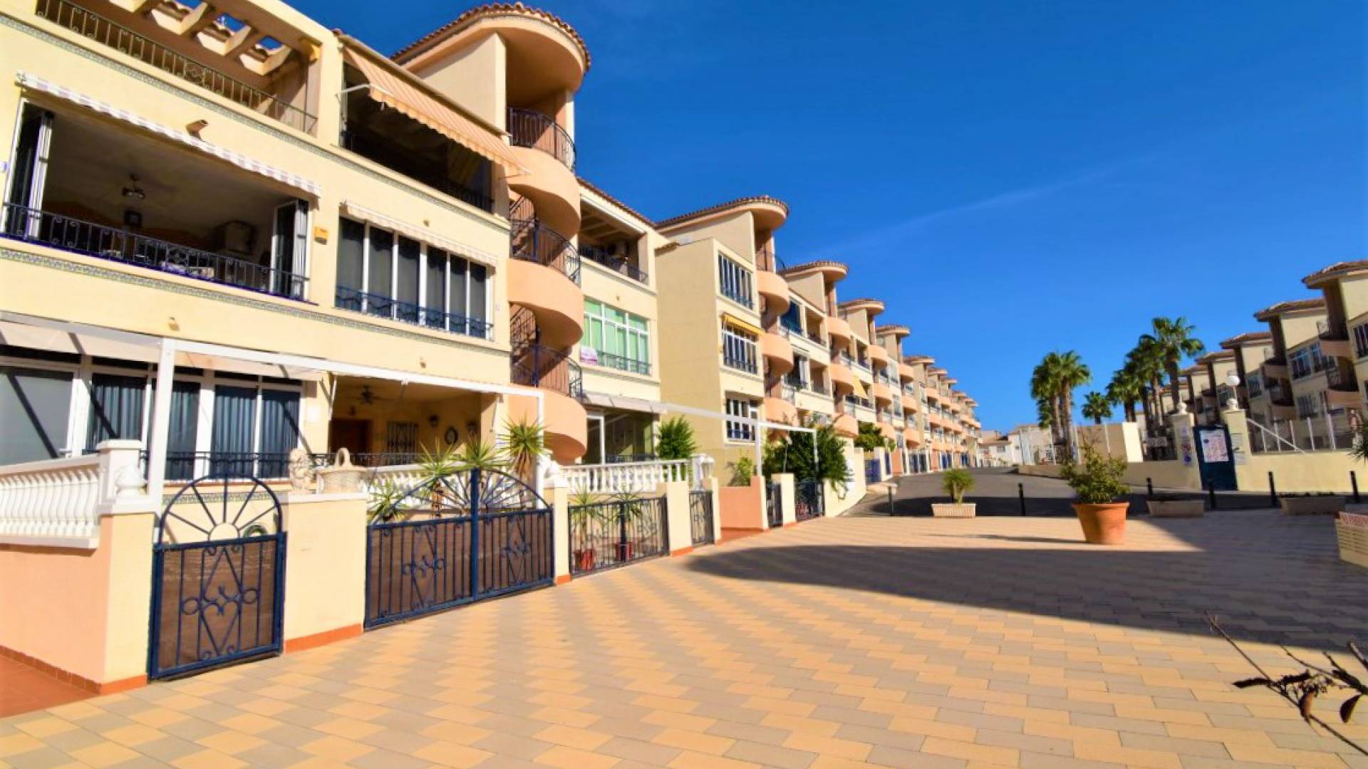 Resale - Apartment - Los Altos