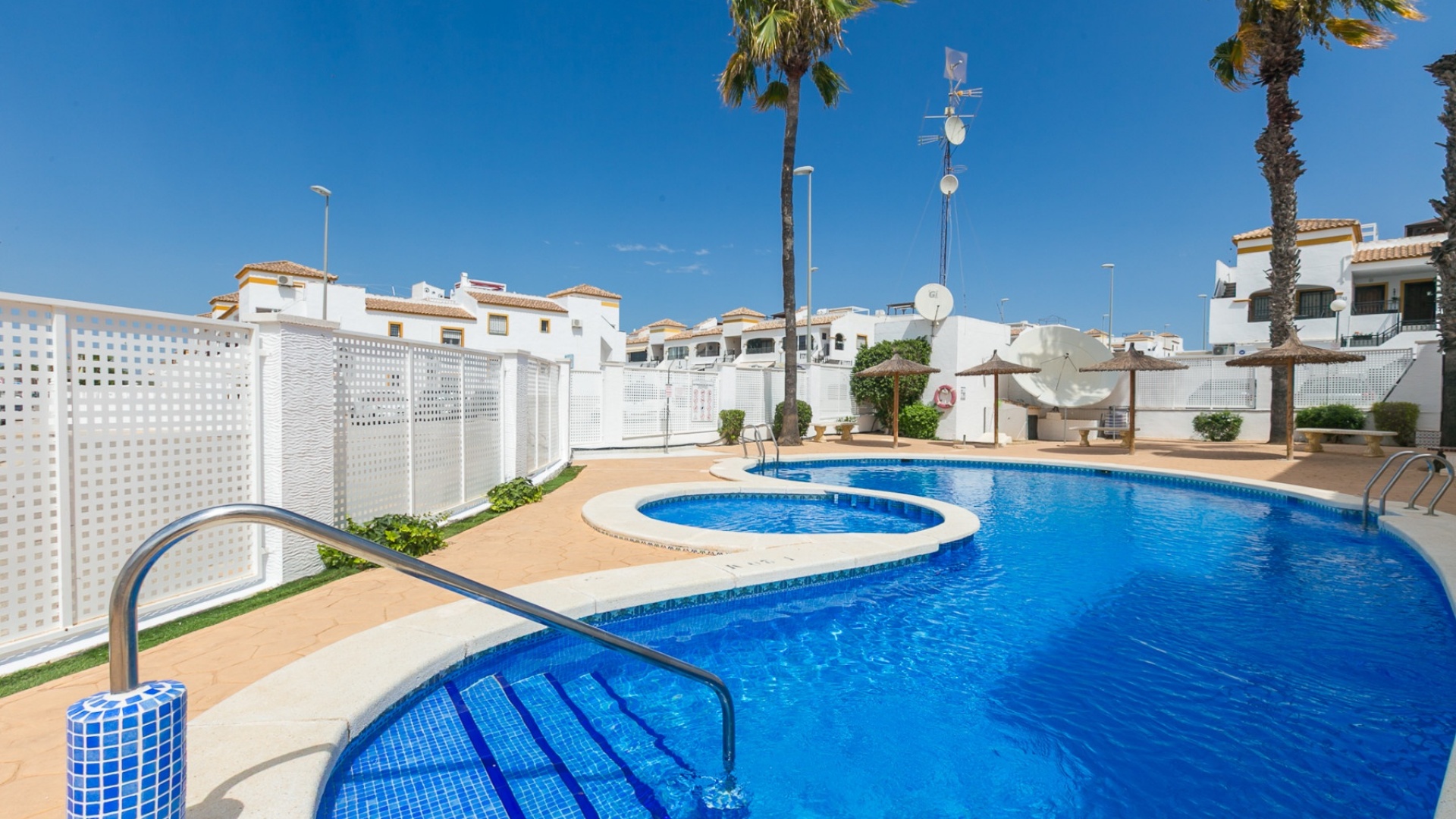 Resale - Apartment - Los Montesinos - entre naranjos