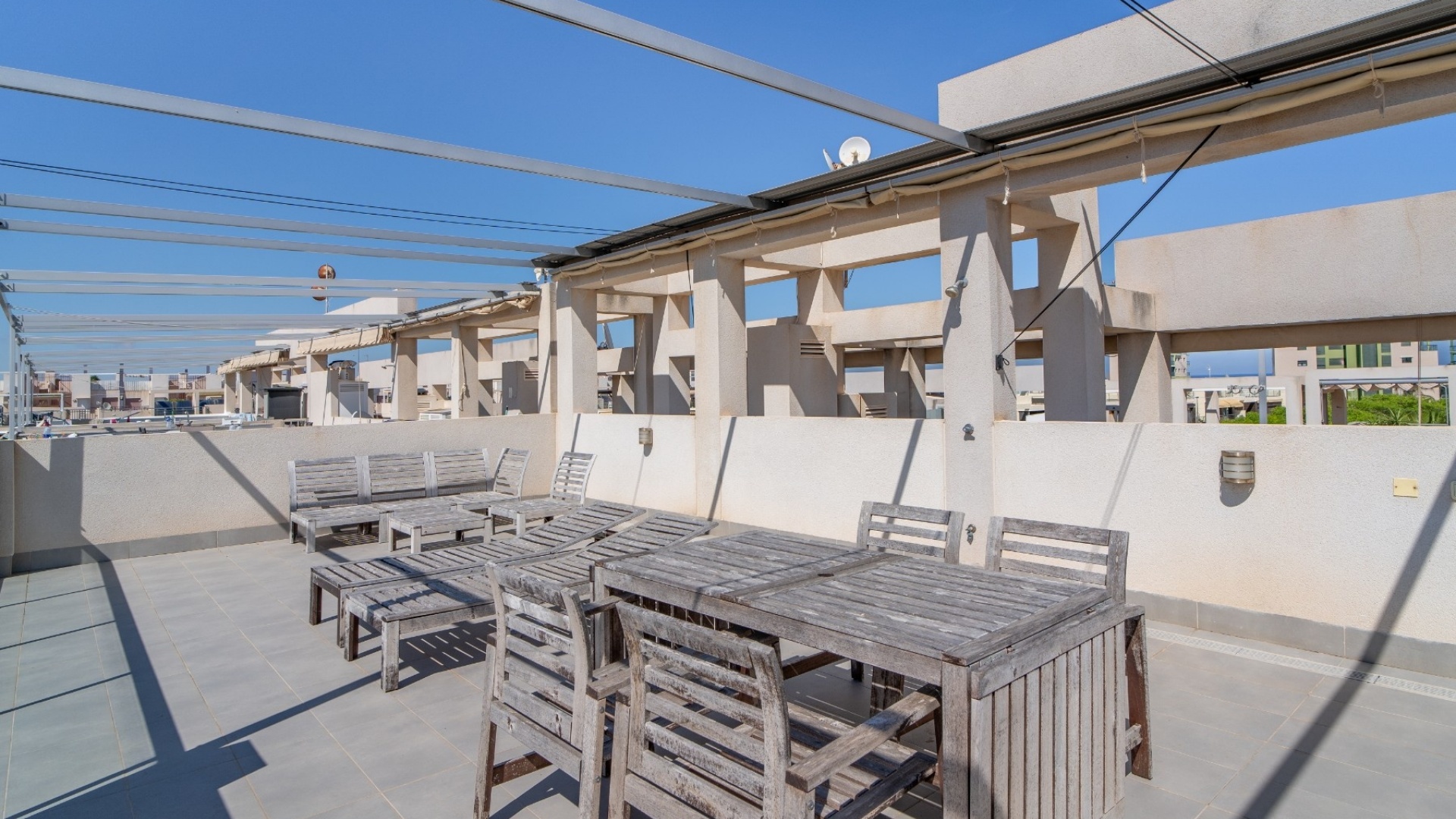 Resale - Apartment - Mil Palmeras - Beachside Mil Palmeras