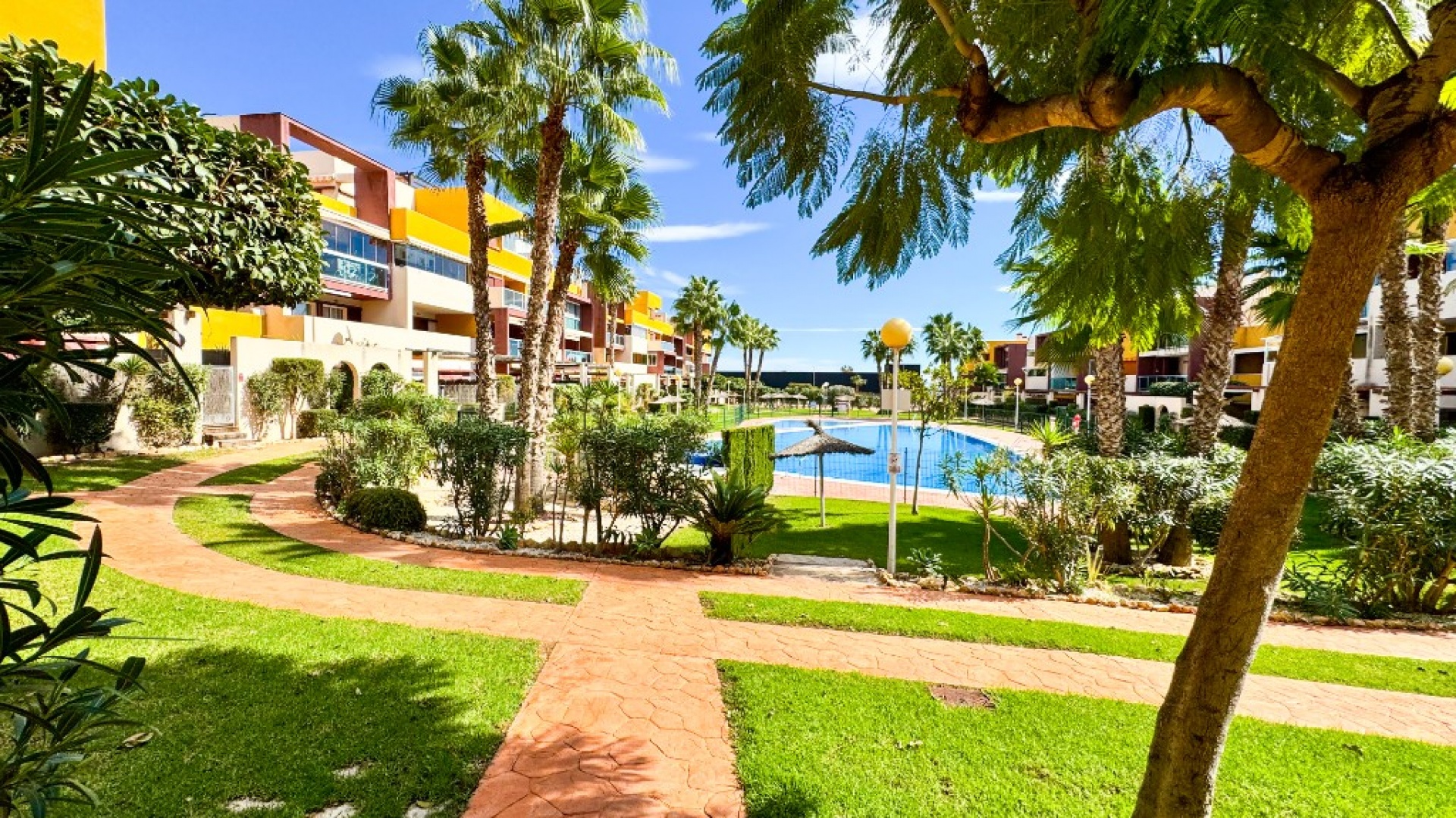 Resale - Apartment - Playa Flamenca - el bosque