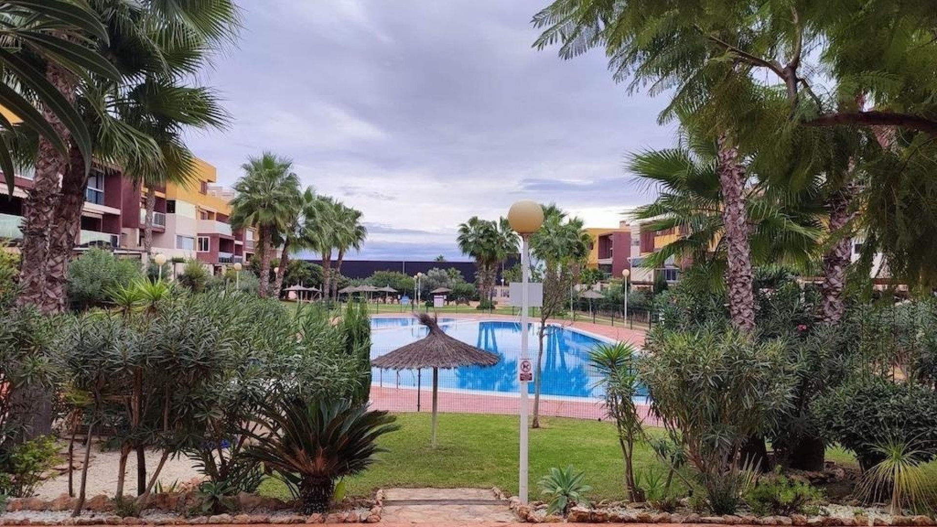 Resale - Apartment - Playa Flamenca - el bosque