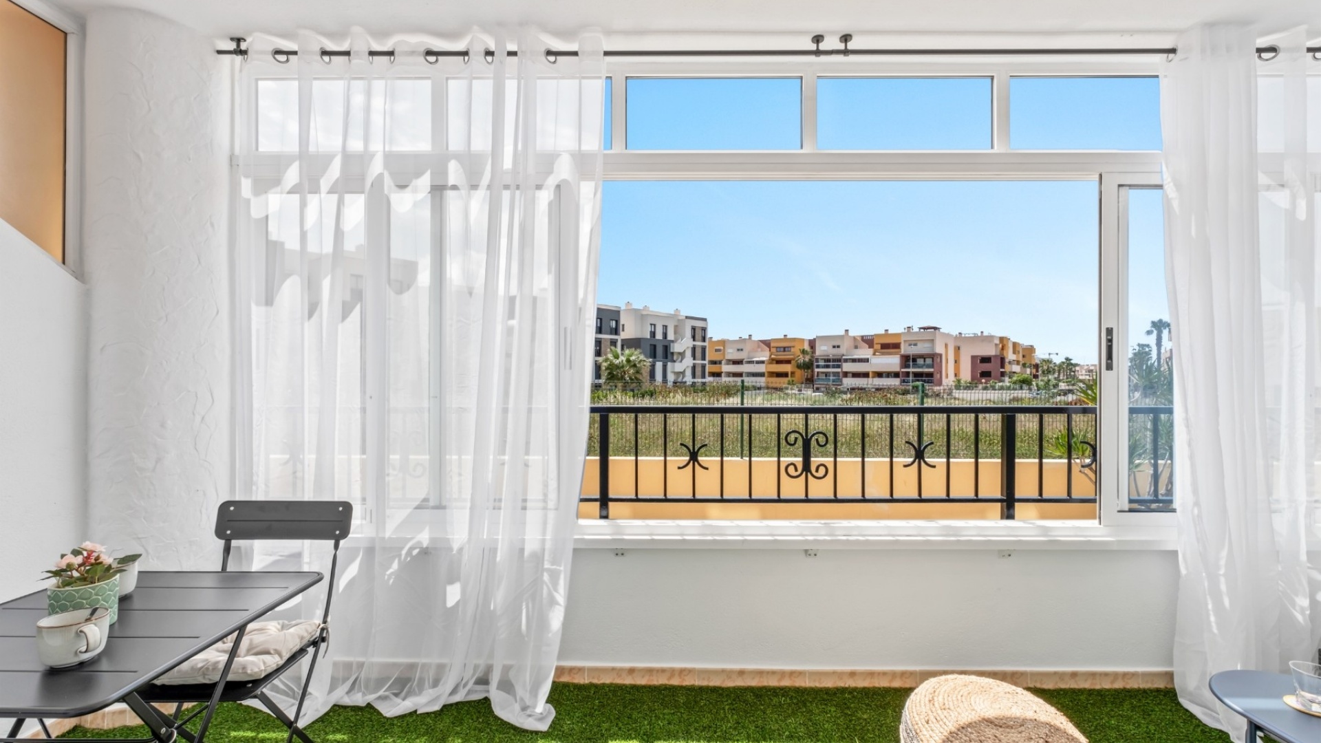 Resale - Apartment - Playa Flamenca - la mirada
