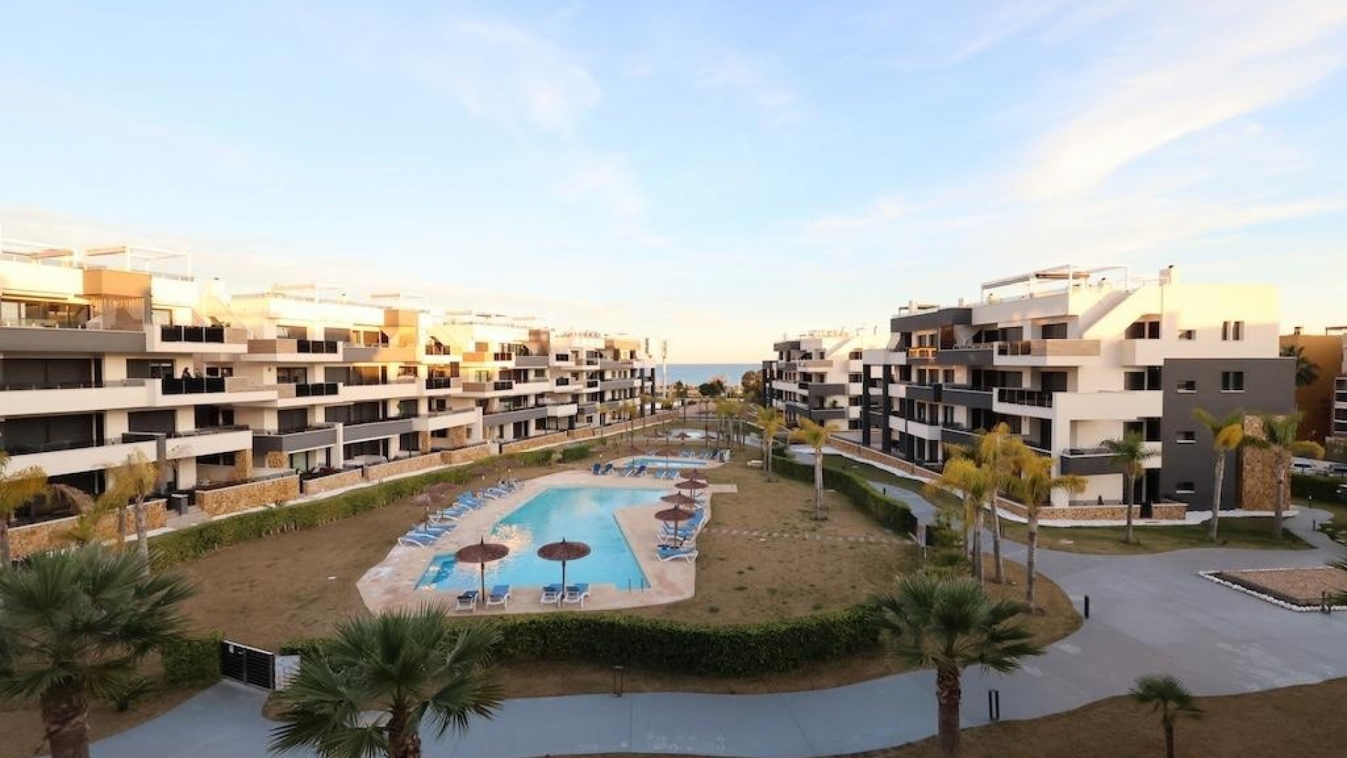 Resale - Apartment - Playa Flamenca - Res. Sunrise Deluxe