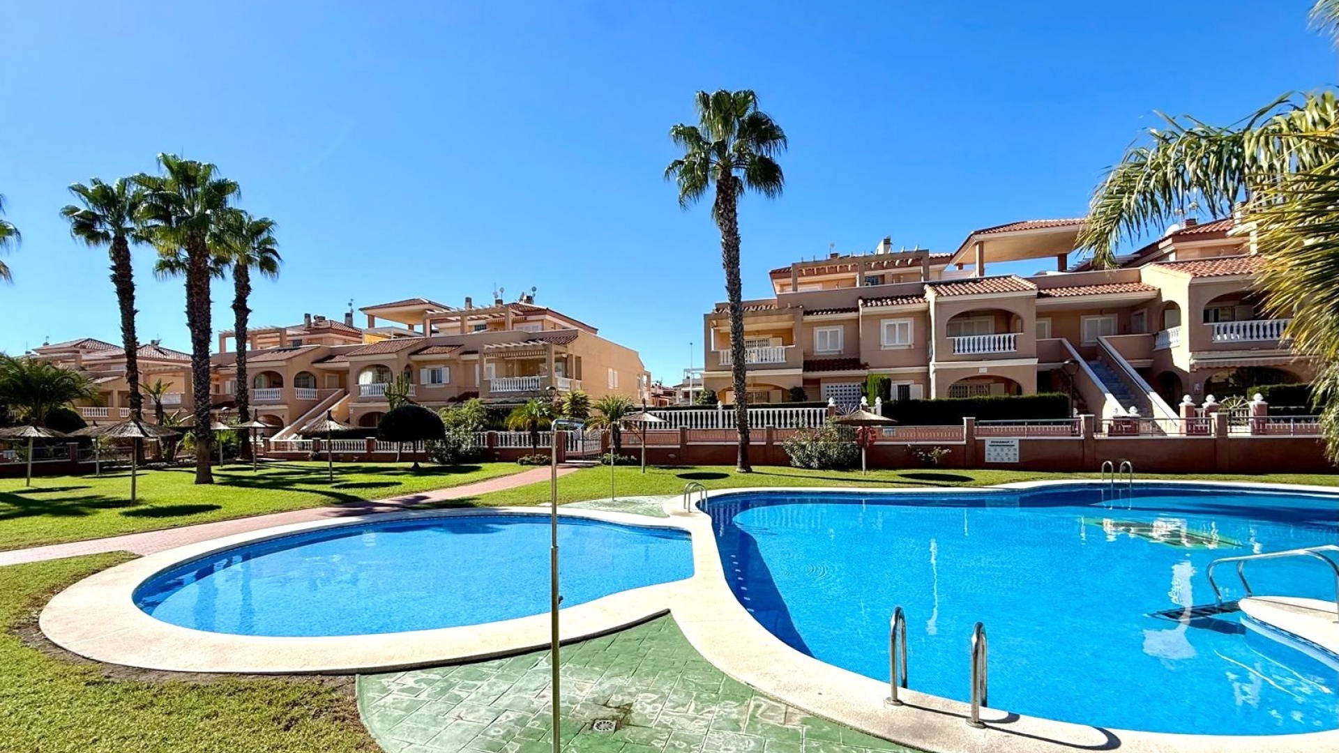 Resale - Apartment - Playa Flamenca - zeniamar