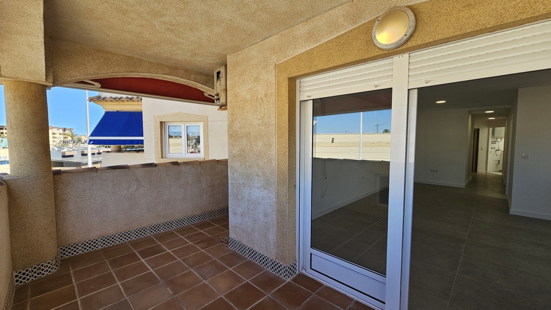 Resale - Apartment - Punta Prima - la entrada