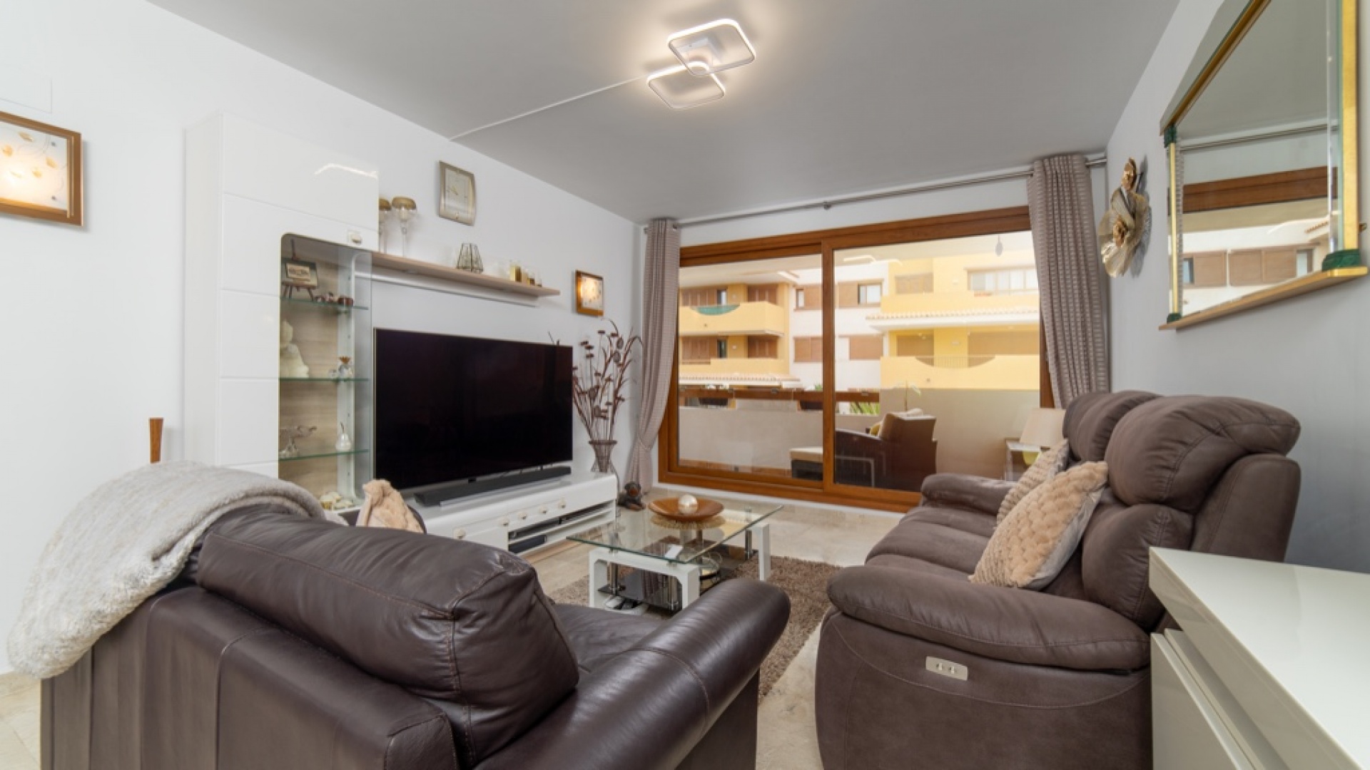 Resale - Apartment - Punta Prima - la entrada