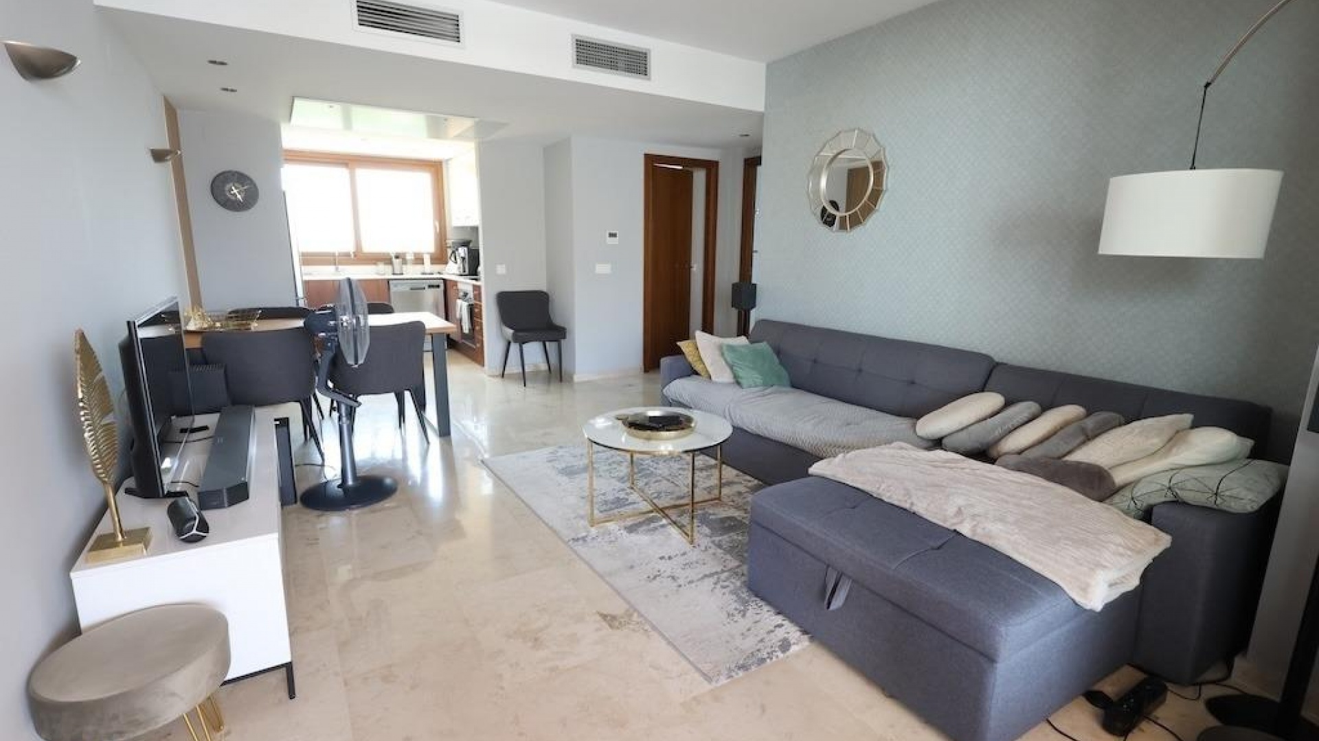 Resale - Apartment - Punta Prima - la entrada