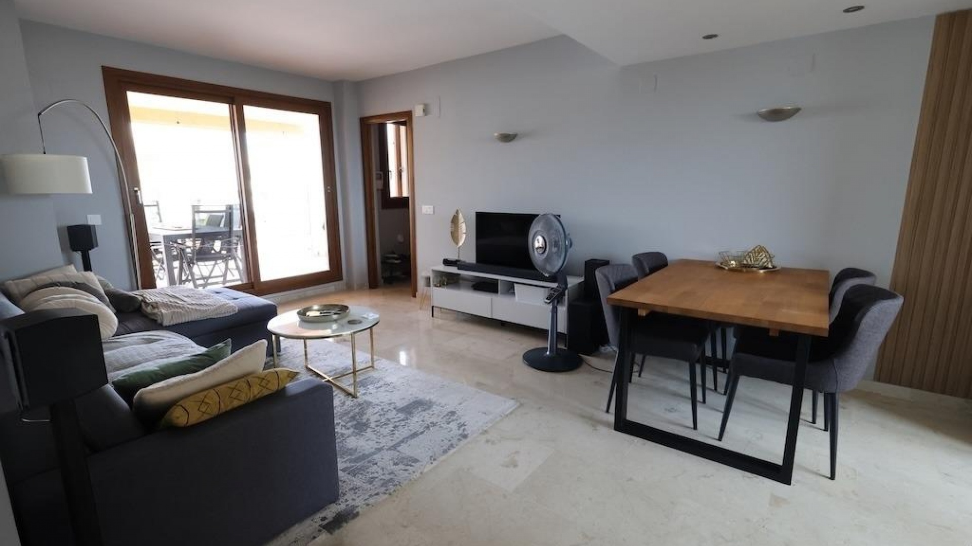 Resale - Apartment - Punta Prima - la entrada