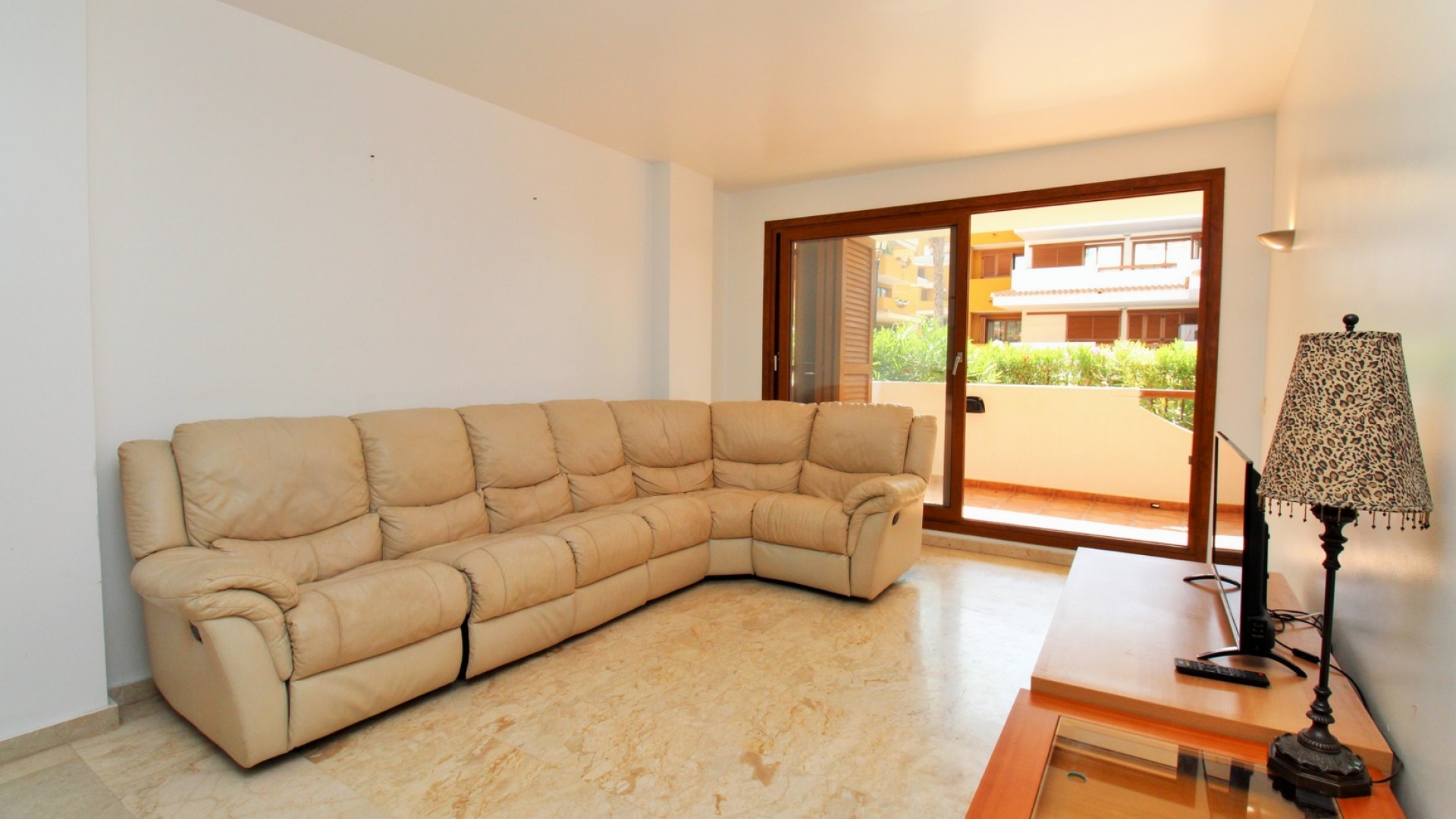 Resale - Apartment - Punta Prima - la entrada