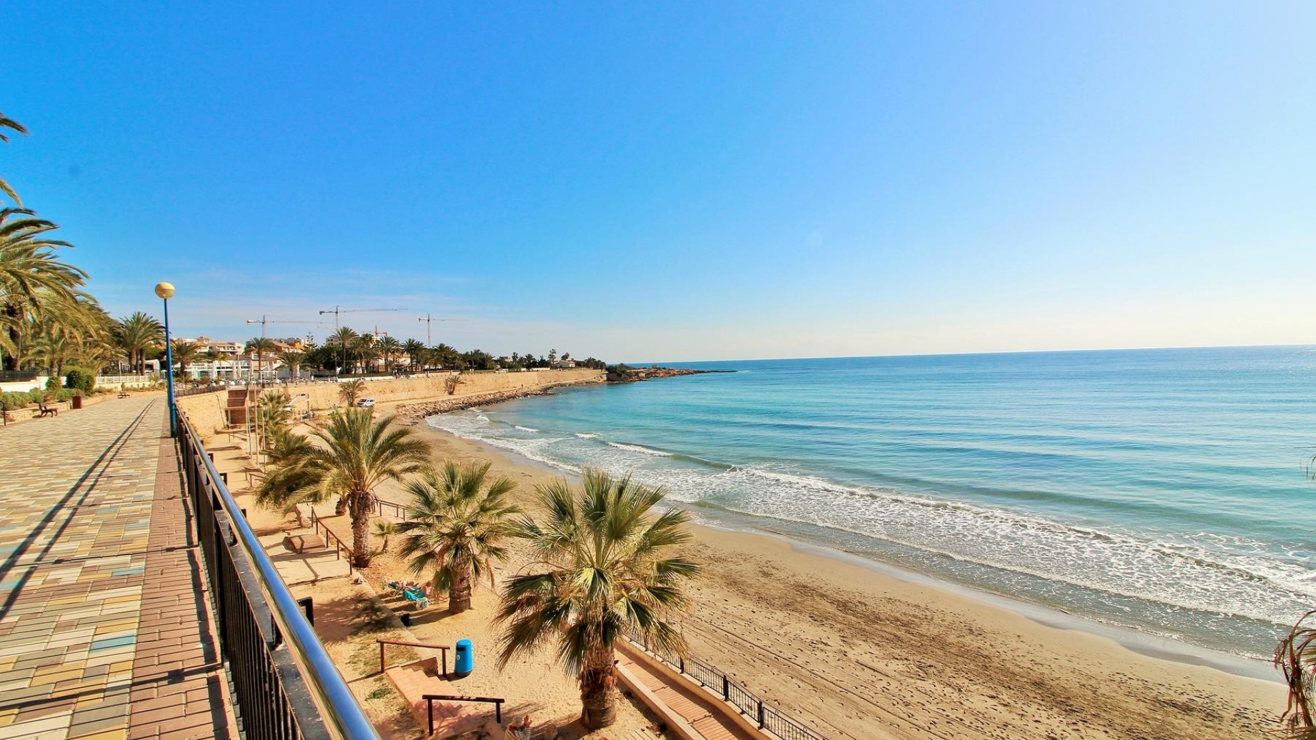 Resale - Apartment - Punta Prima - la entrada