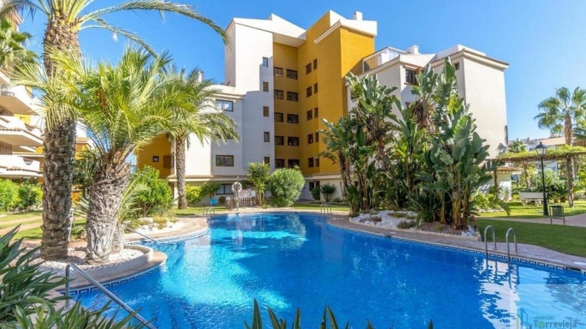 Resale - Apartment - Punta Prima - la entrada