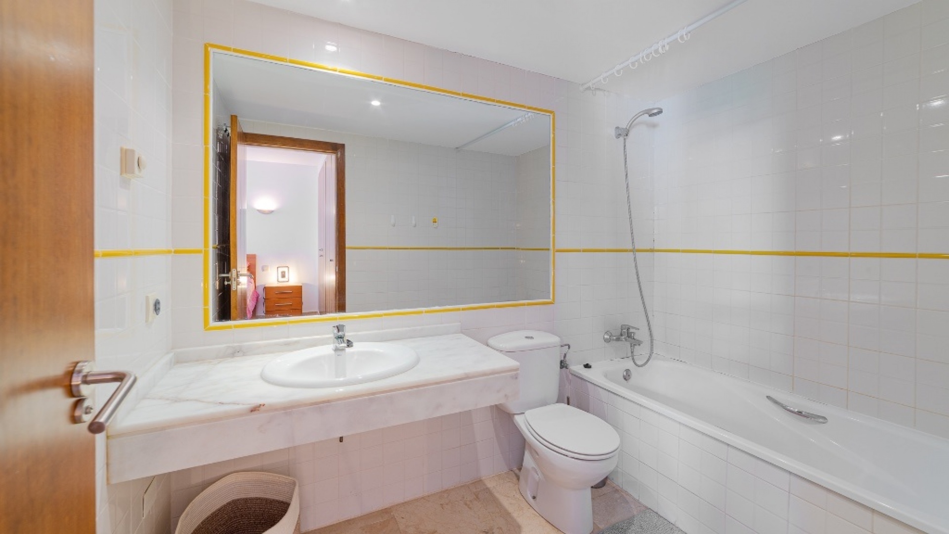 Resale - Apartment - Punta Prima - la entrada