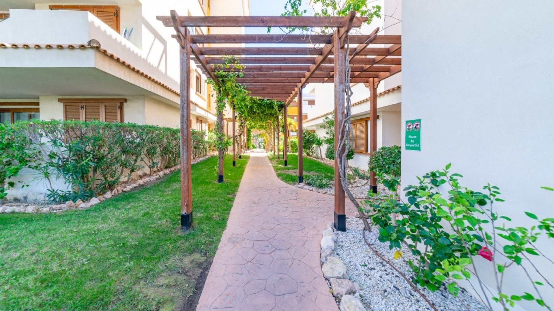 Resale - Apartment - Punta Prima - la entrada