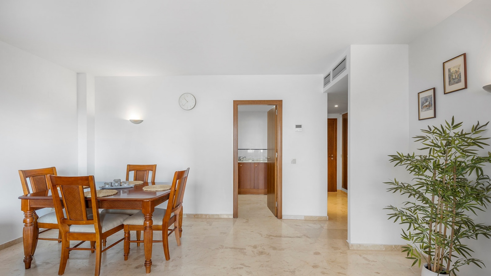 Resale - Apartment - Punta Prima - la entrada