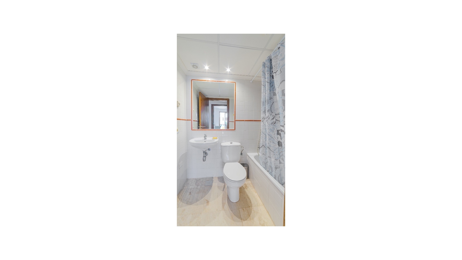Resale - Apartment - Punta Prima - la entrada