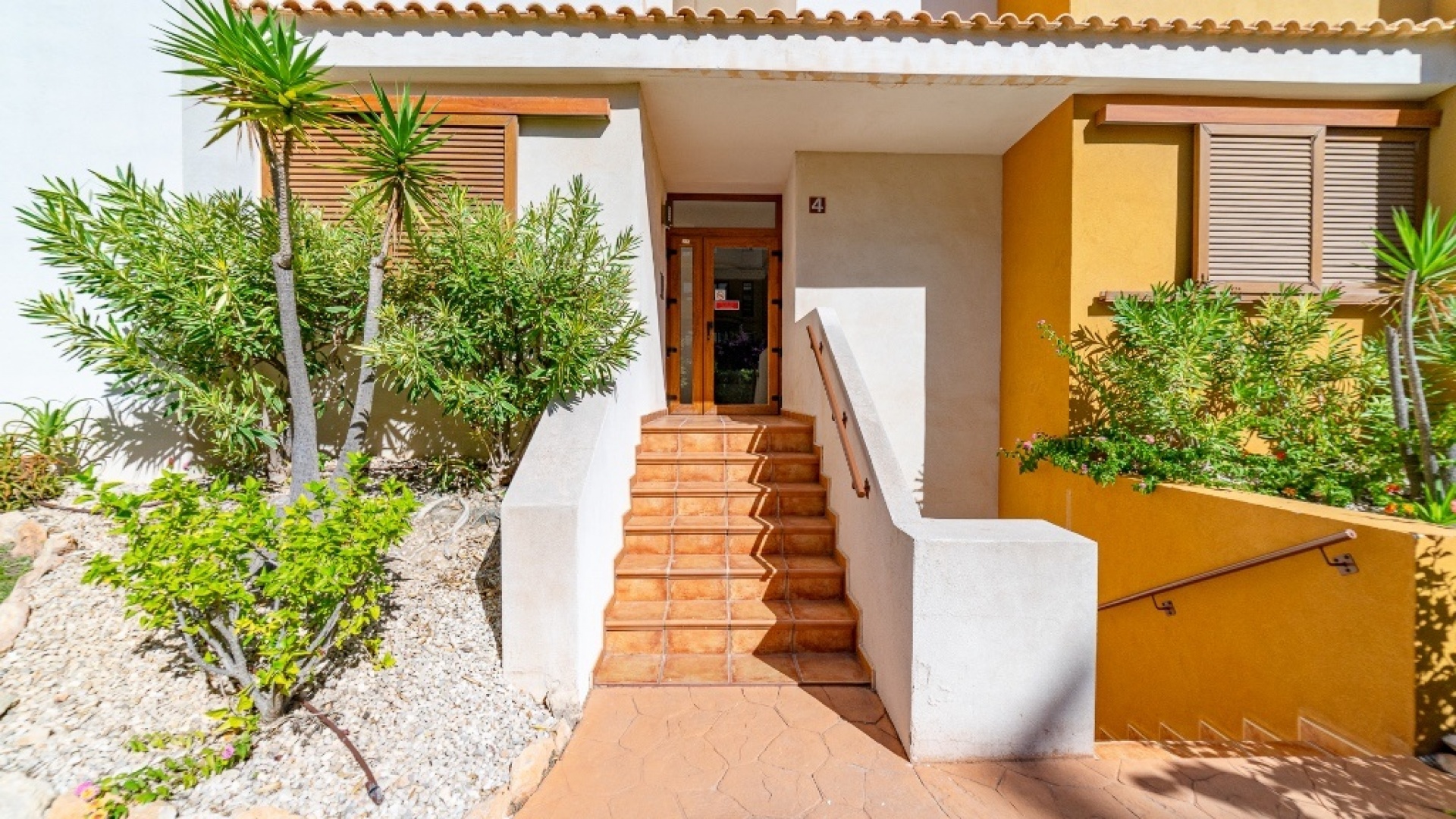 Resale - Apartment - Punta Prima - la entrada