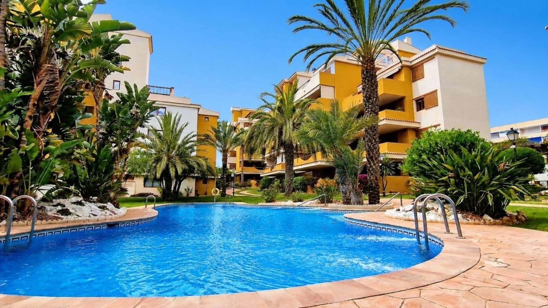 Resale - Apartment - Punta Prima - la entrada
