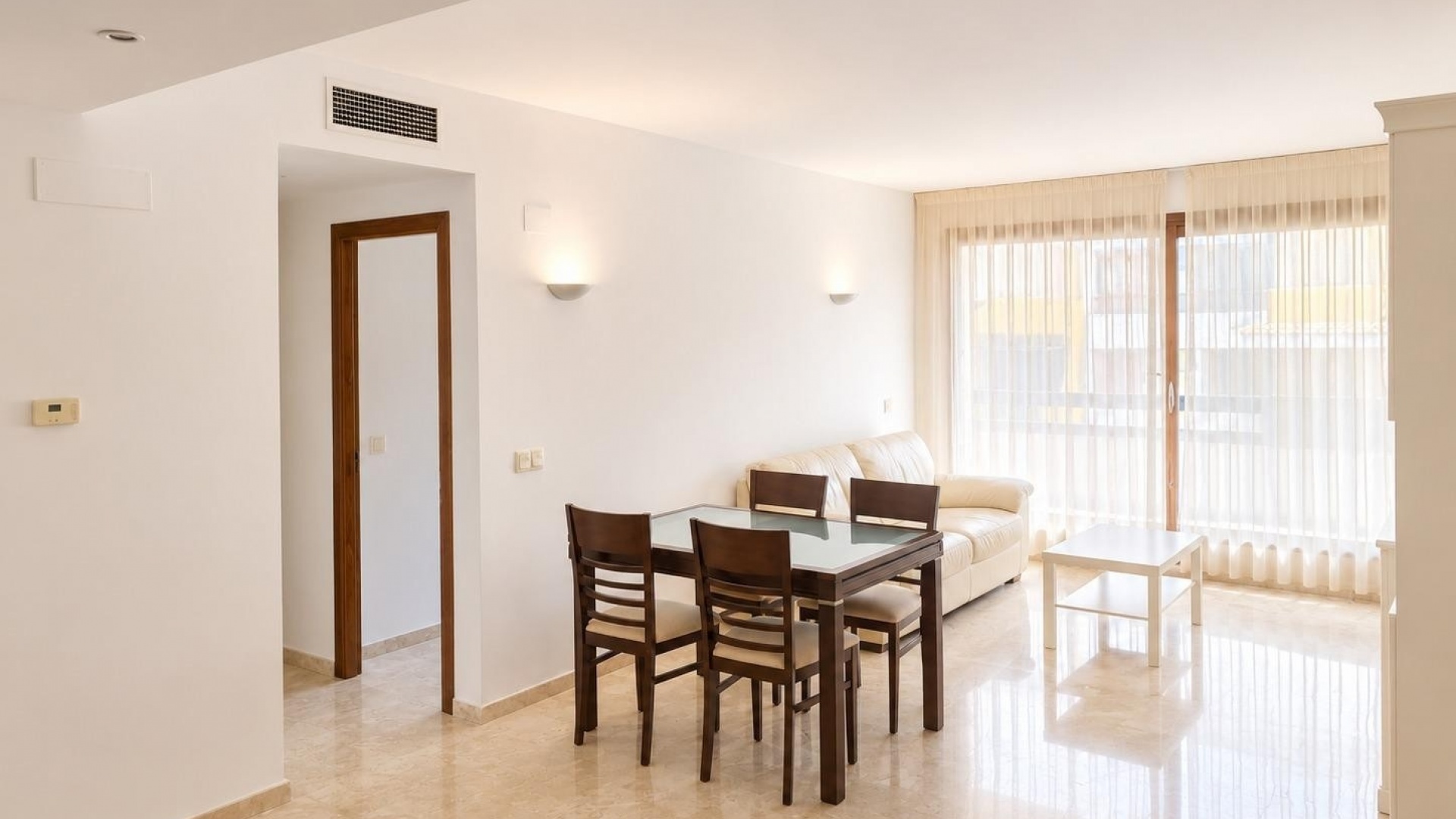Resale - Apartment - Punta Prima - la entrada