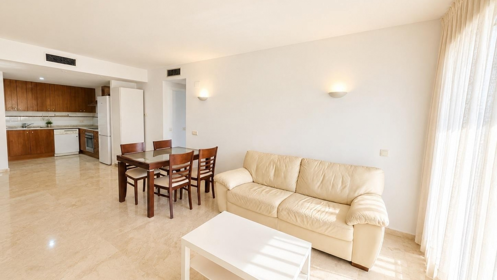Resale - Apartment - Punta Prima - la entrada