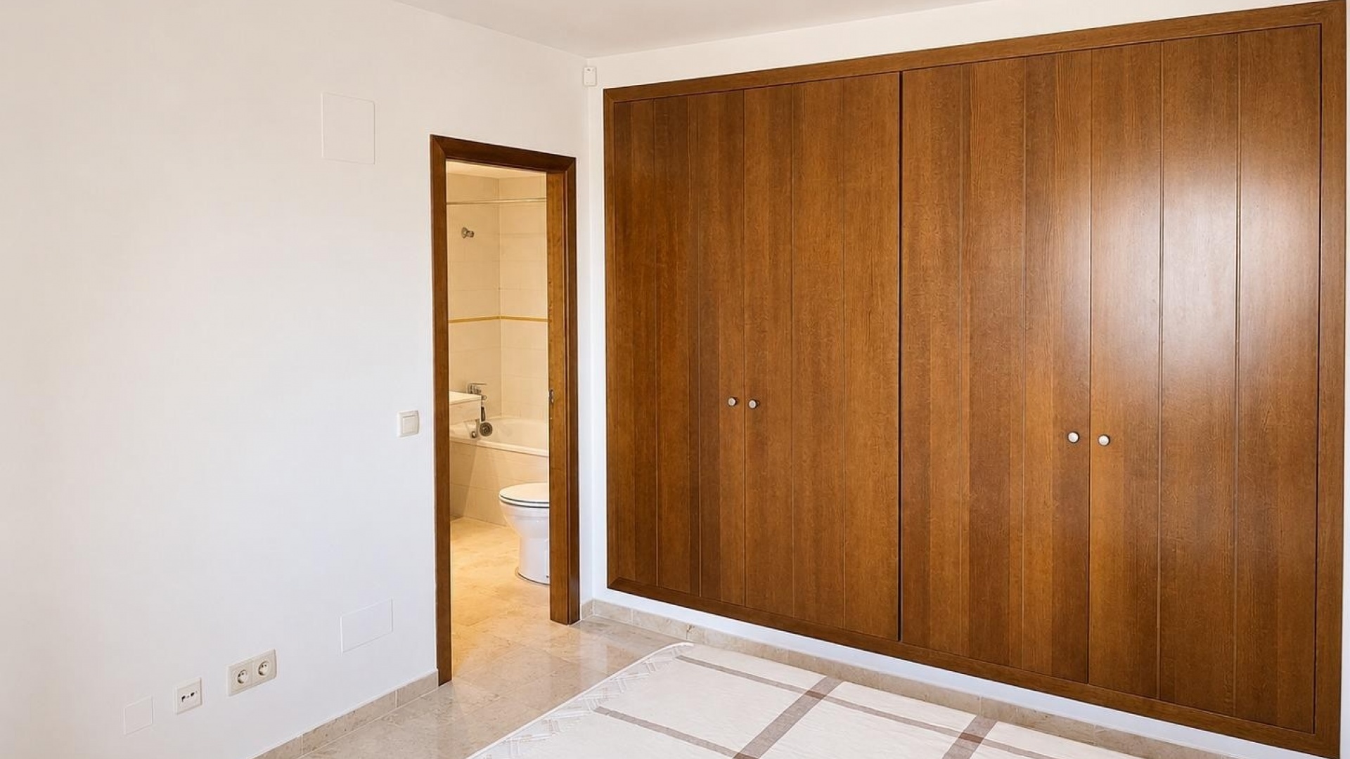 Resale - Apartment - Punta Prima - la entrada