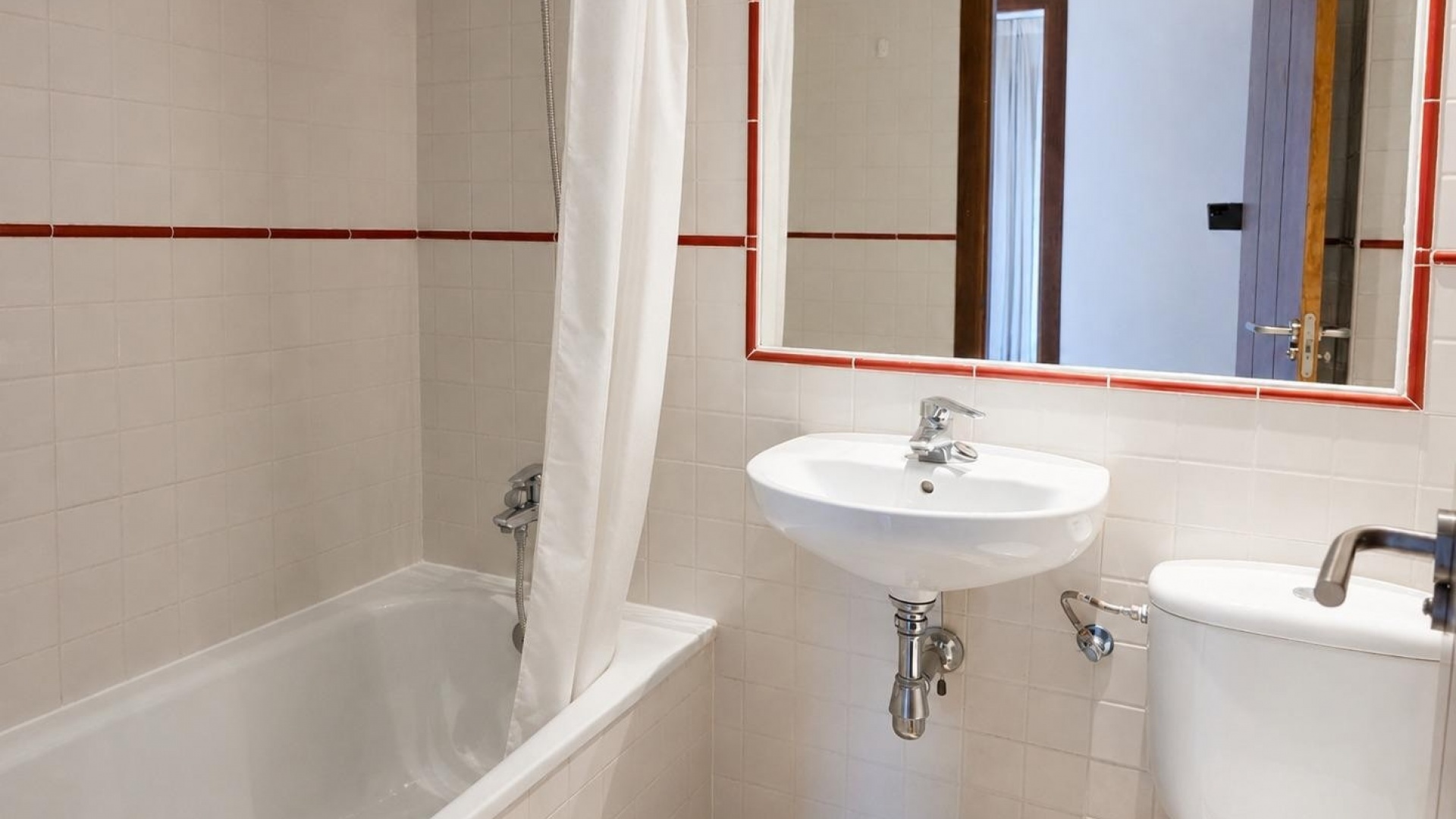 Resale - Apartment - Punta Prima - la entrada