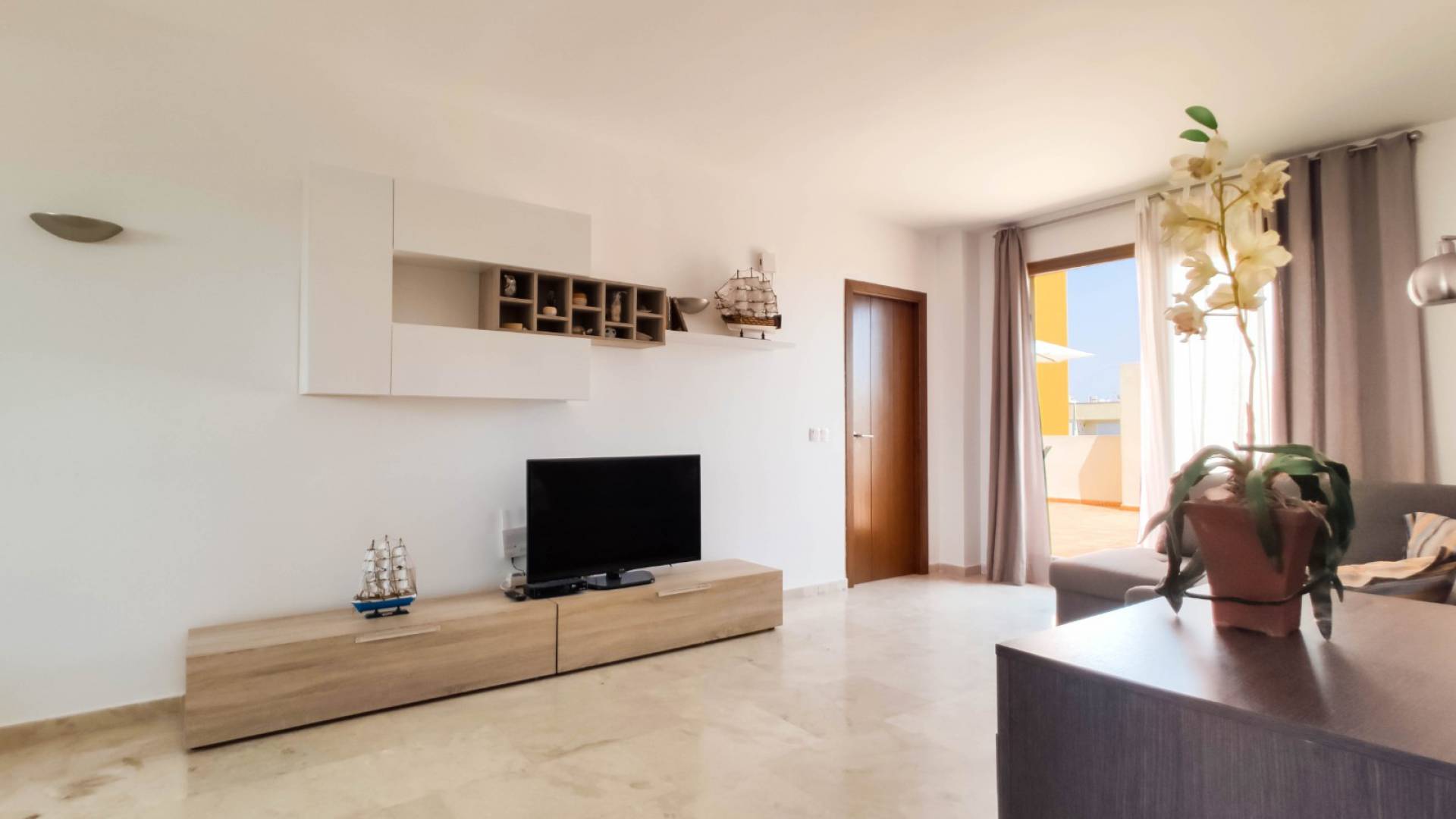 Resale - Apartment - Punta Prima - la entrada