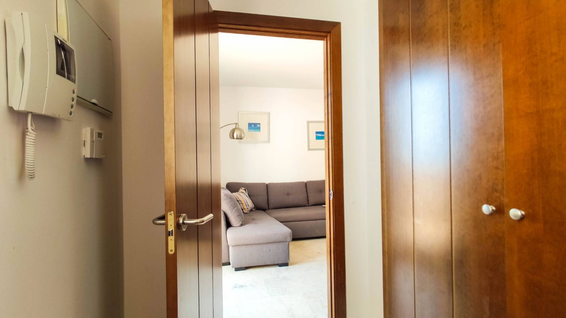 Resale - Apartment - Punta Prima - la entrada