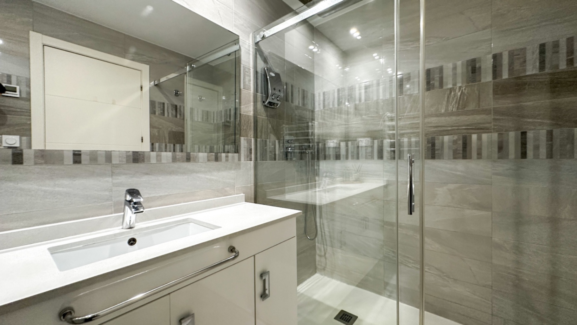 Resale - Apartment - Punta Prima - Res. Sea Senses