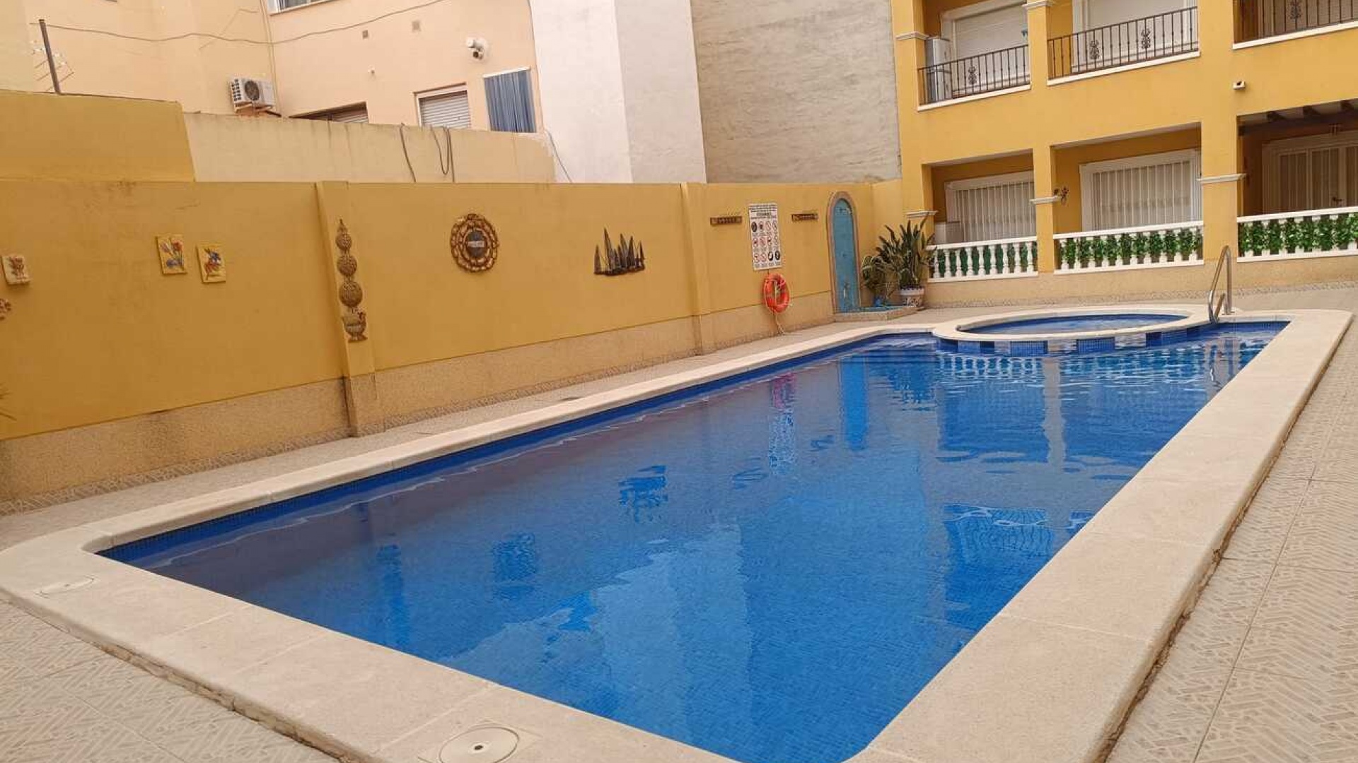 Resale - Apartment - Rafal