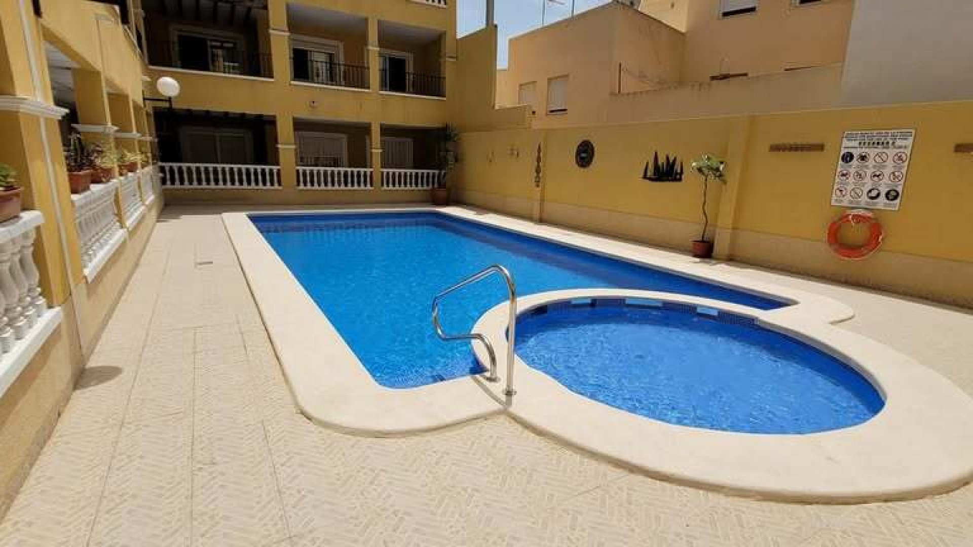 Resale - Apartment - Rafal