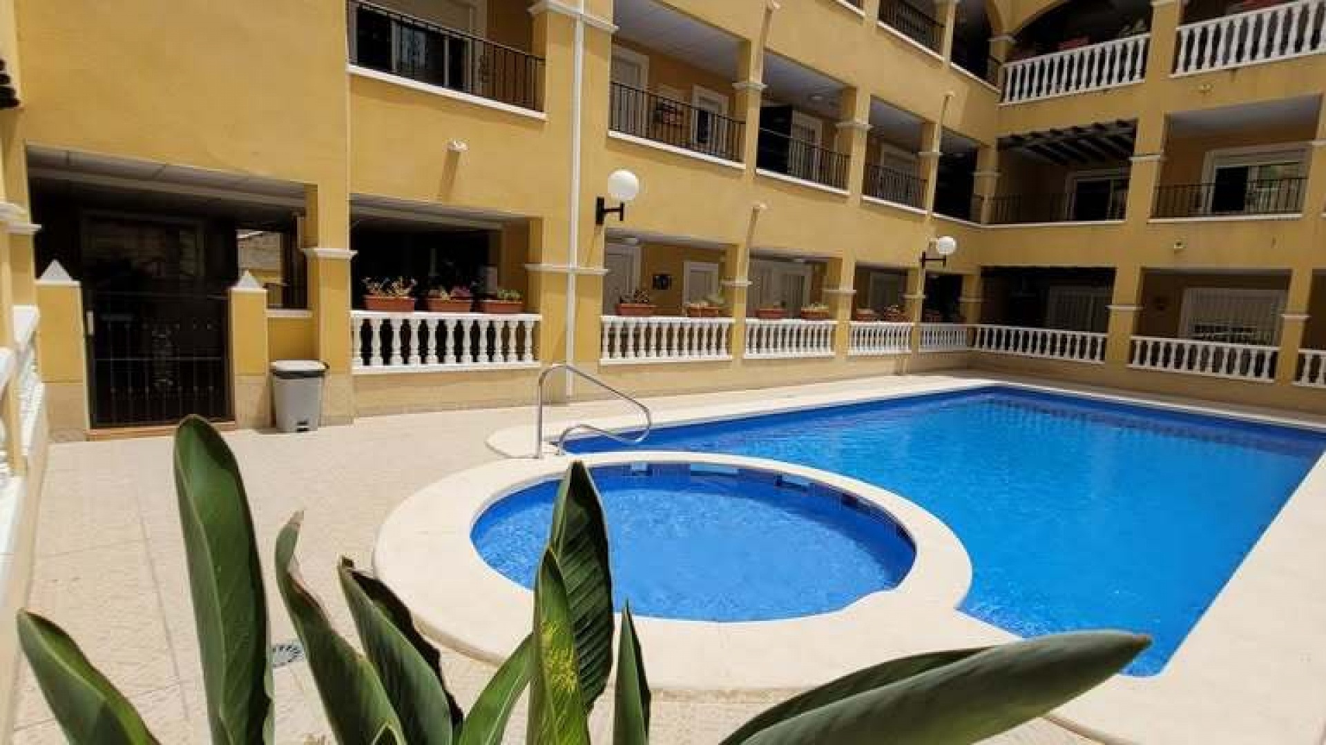 Resale - Apartment - Rafal